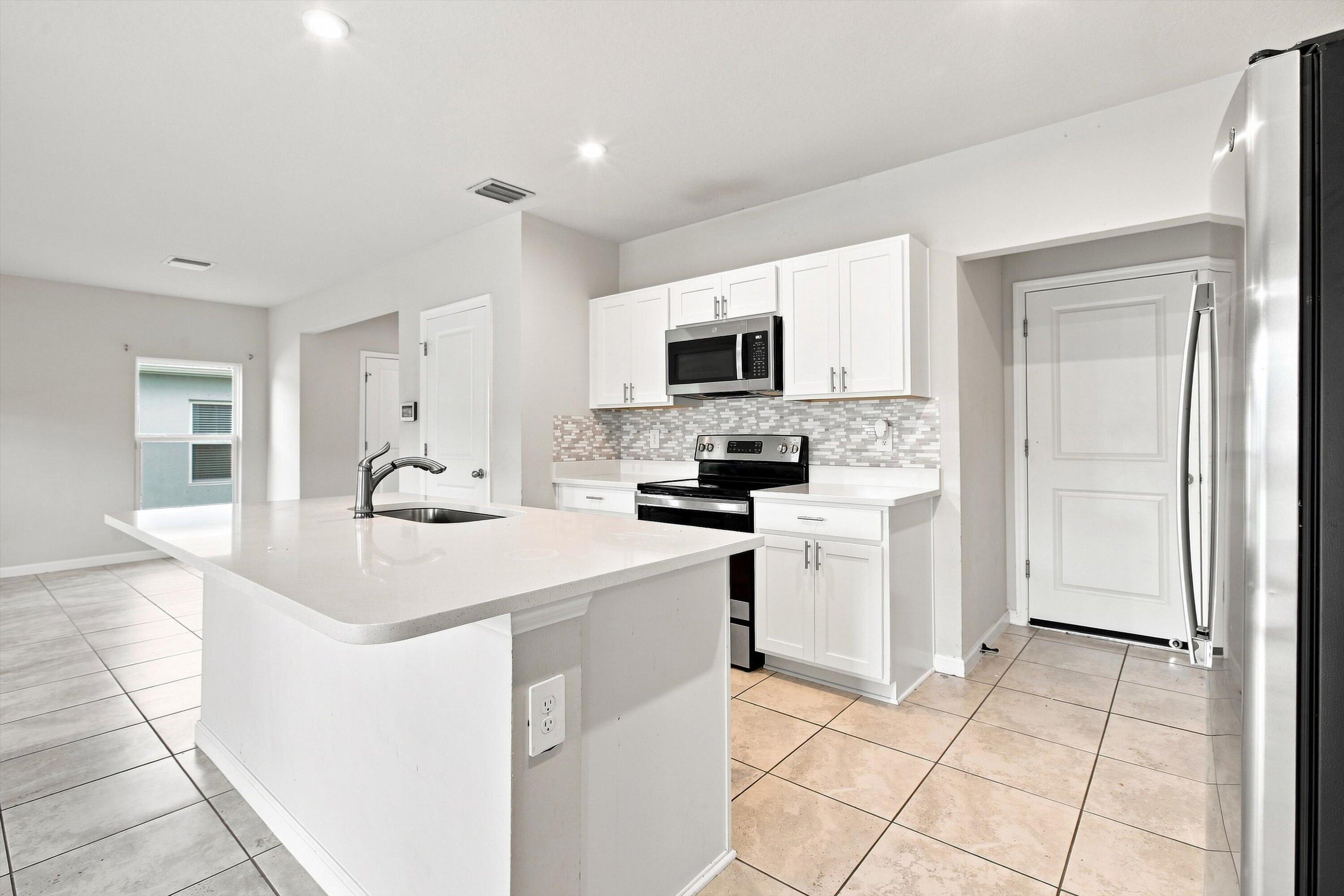 484 Cherimoya Street Property Photo 11