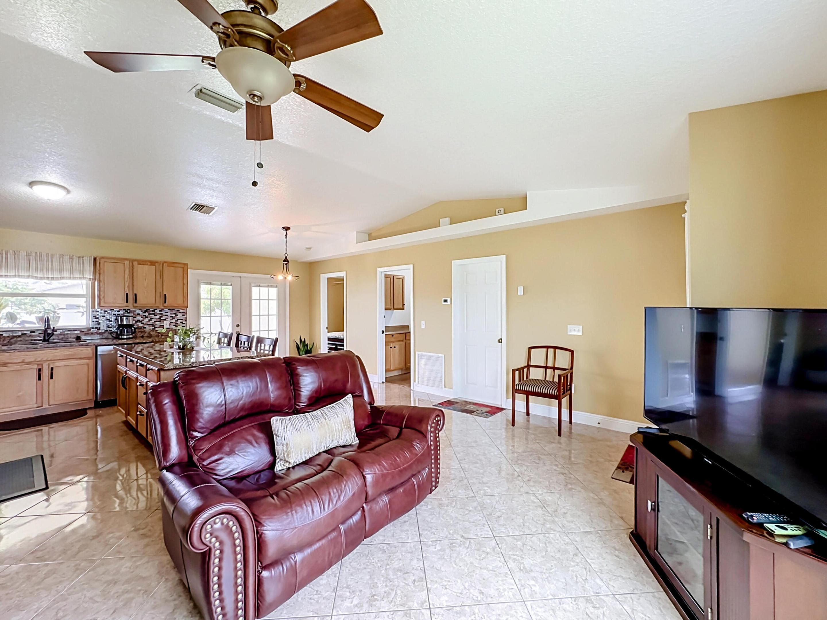 1402 Sw Flounder Lane Property Photo 14
