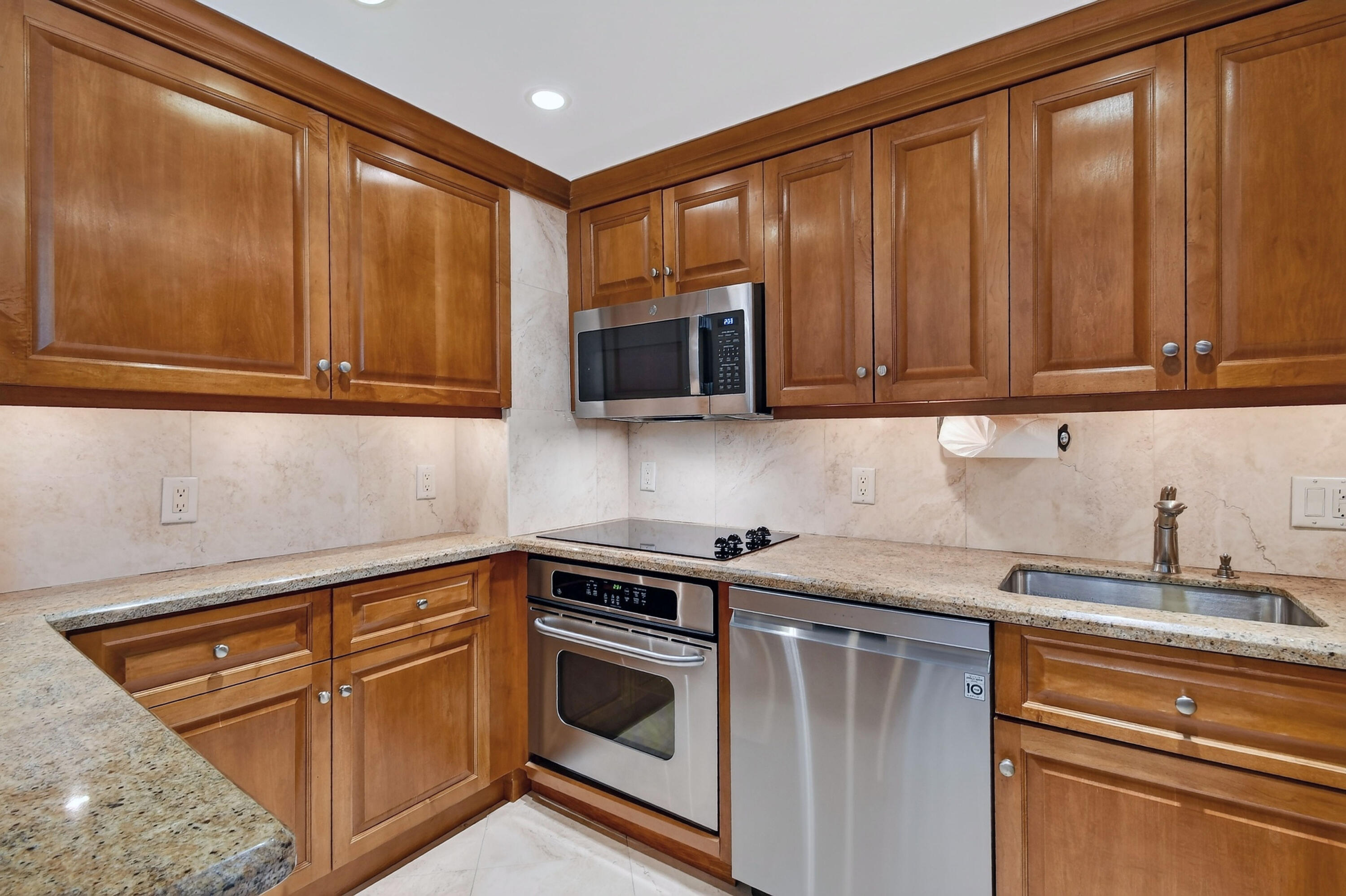 2774 S Ocean Boulevard 506 Property Photo 17