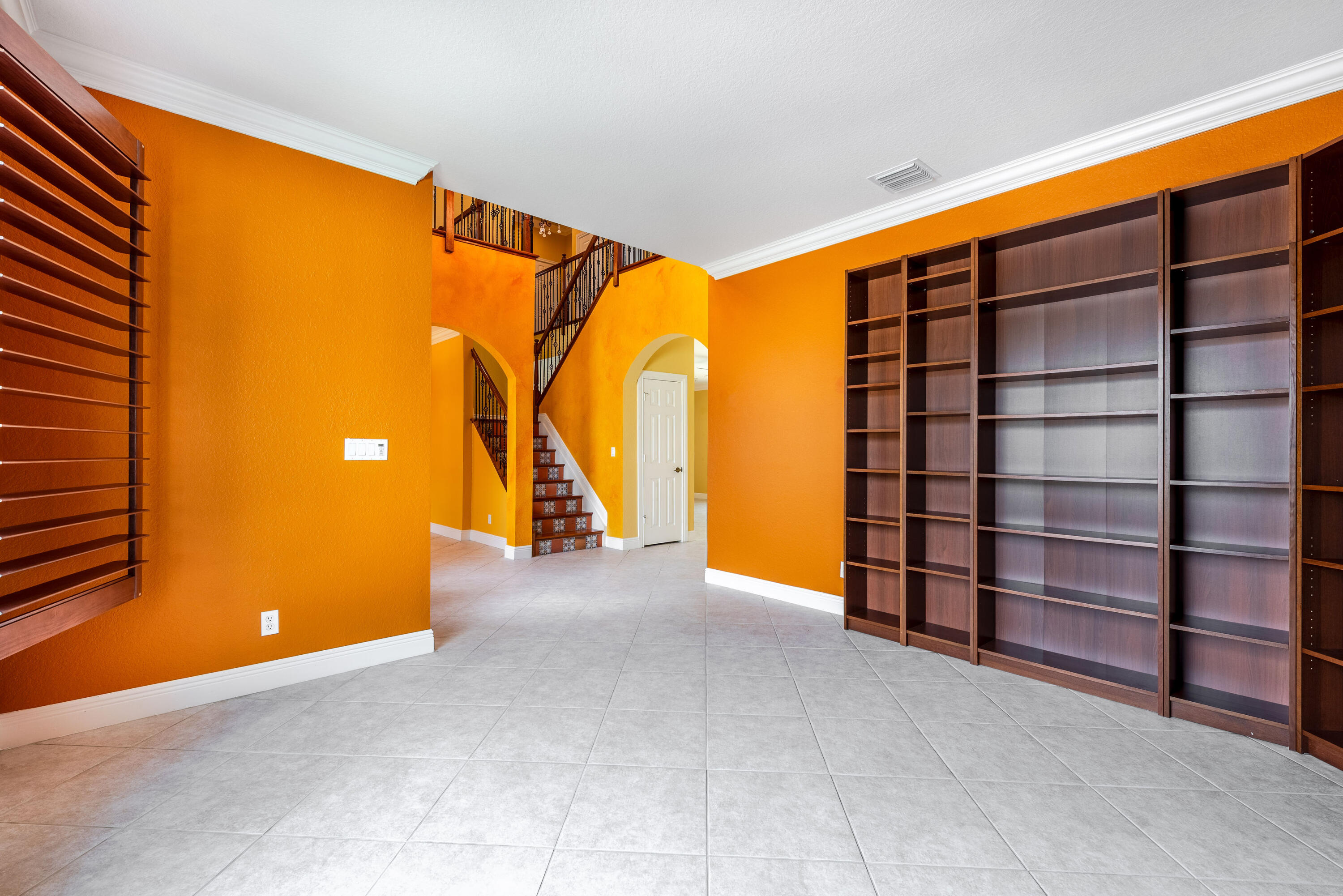 112 Isola Circle Property Photo 4