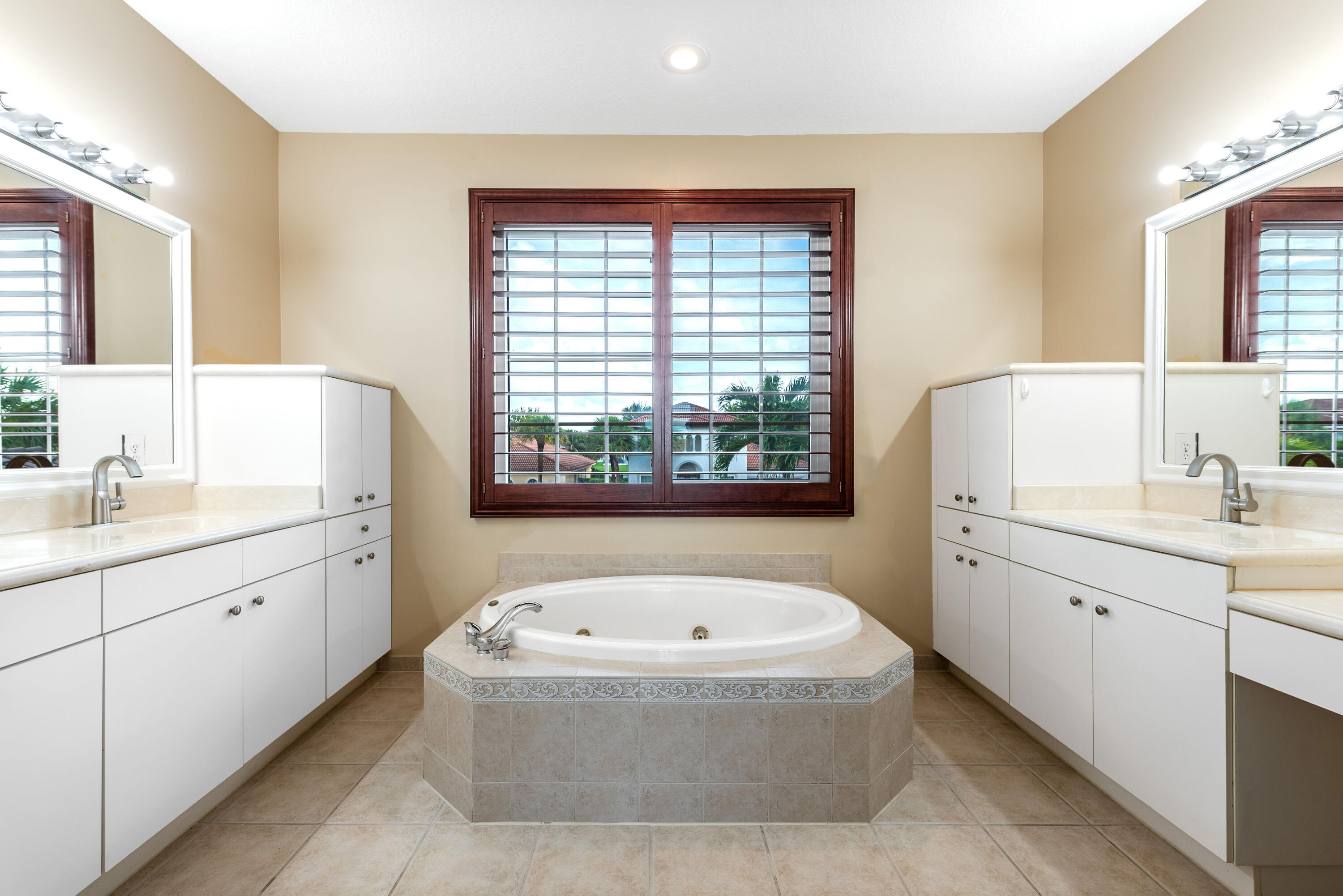 112 Isola Circle Property Photo 23