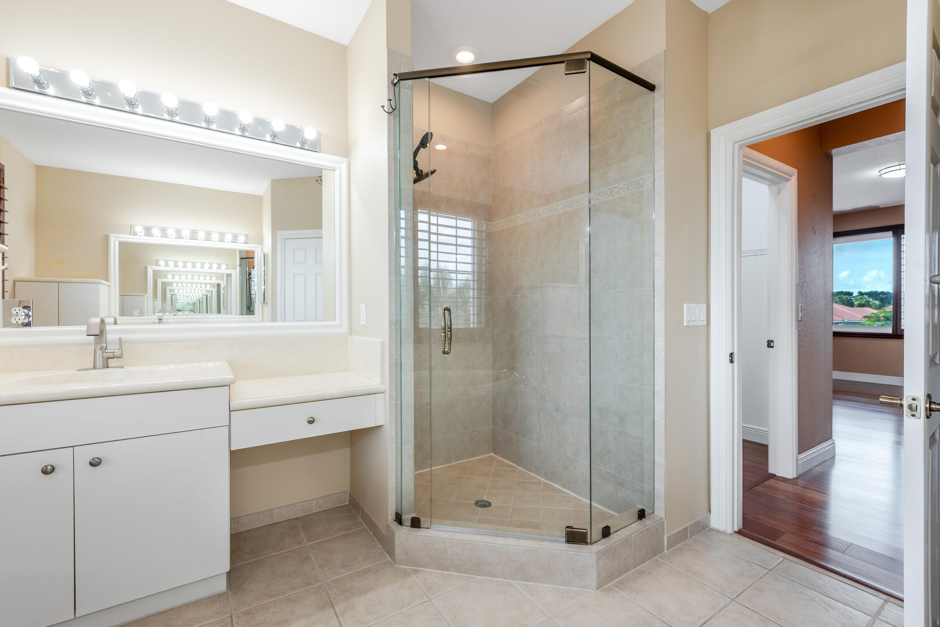 112 Isola Circle Property Photo 24