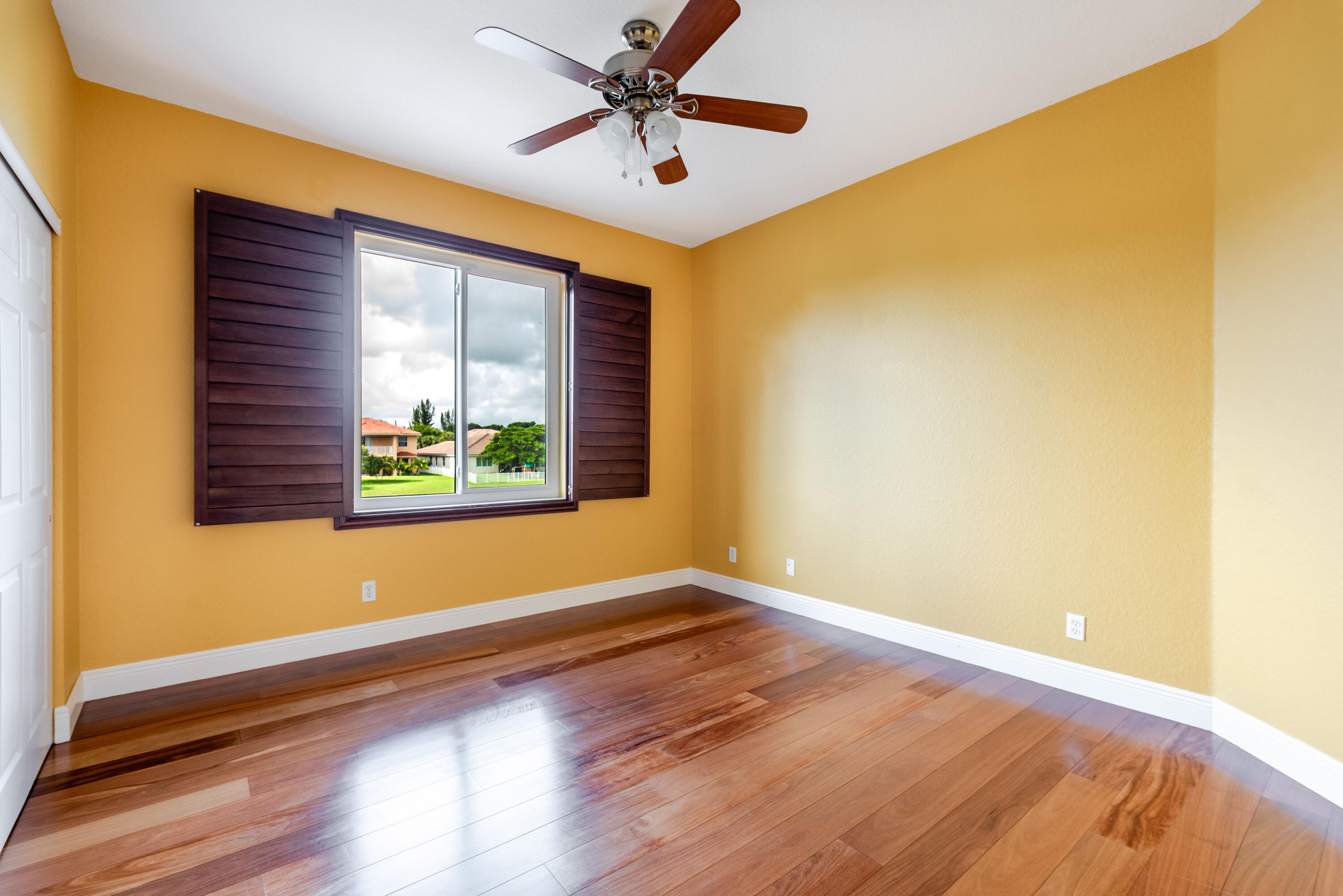 112 Isola Circle Property Photo 26