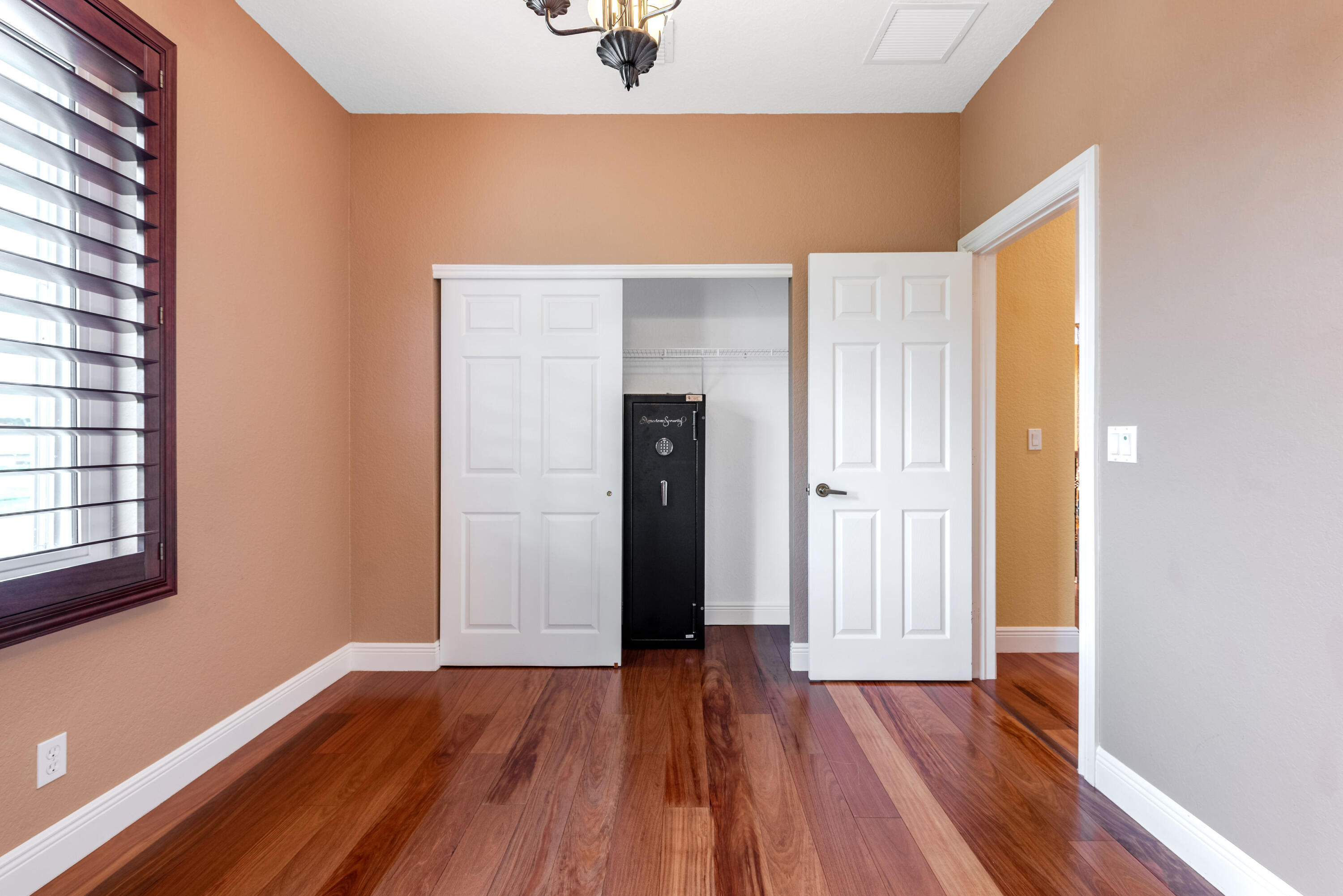 112 Isola Circle Property Photo 29