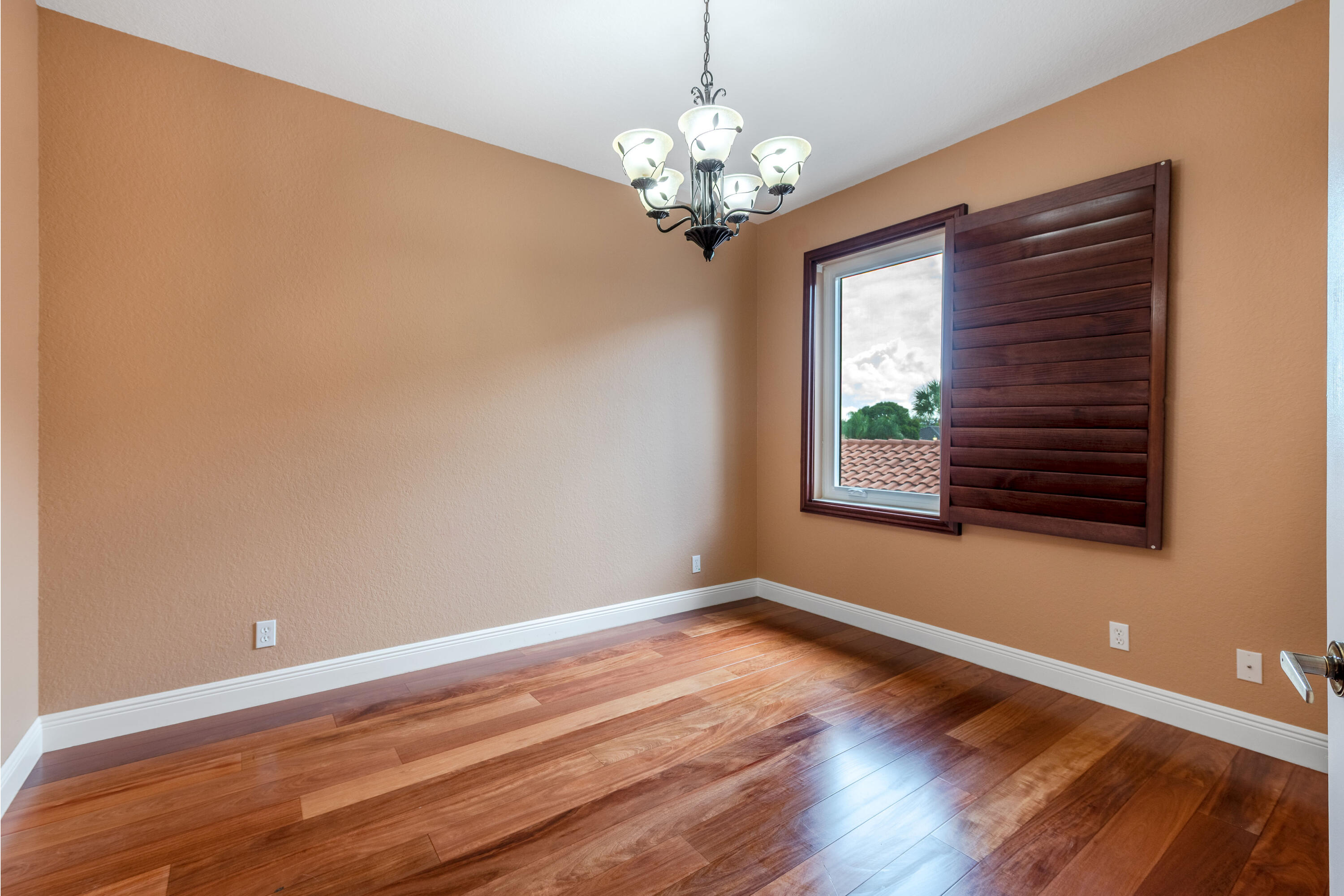 112 Isola Circle Property Photo 32