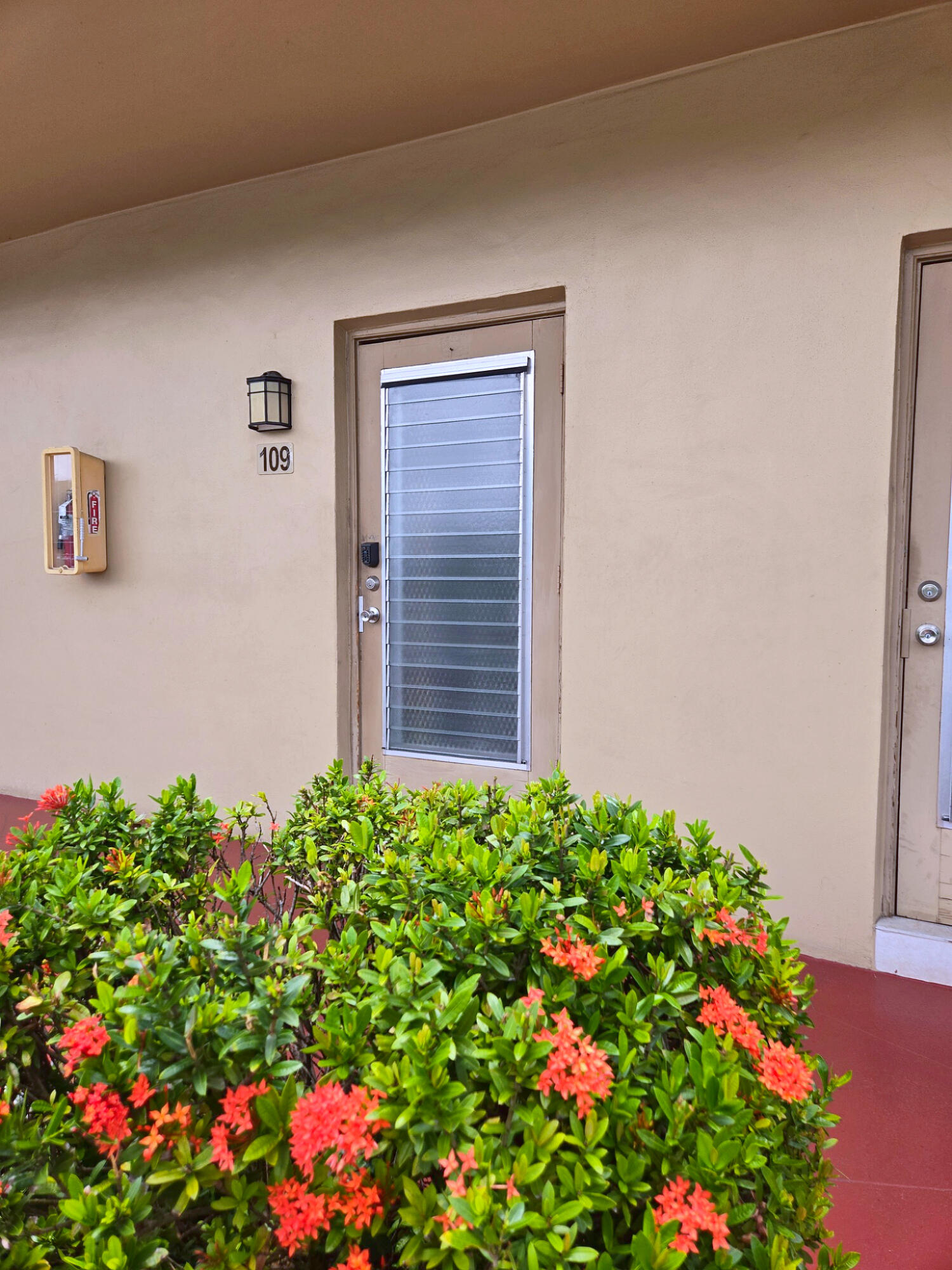 5071 W OAKLAND PARK Boulevard 109 Property Photo 1