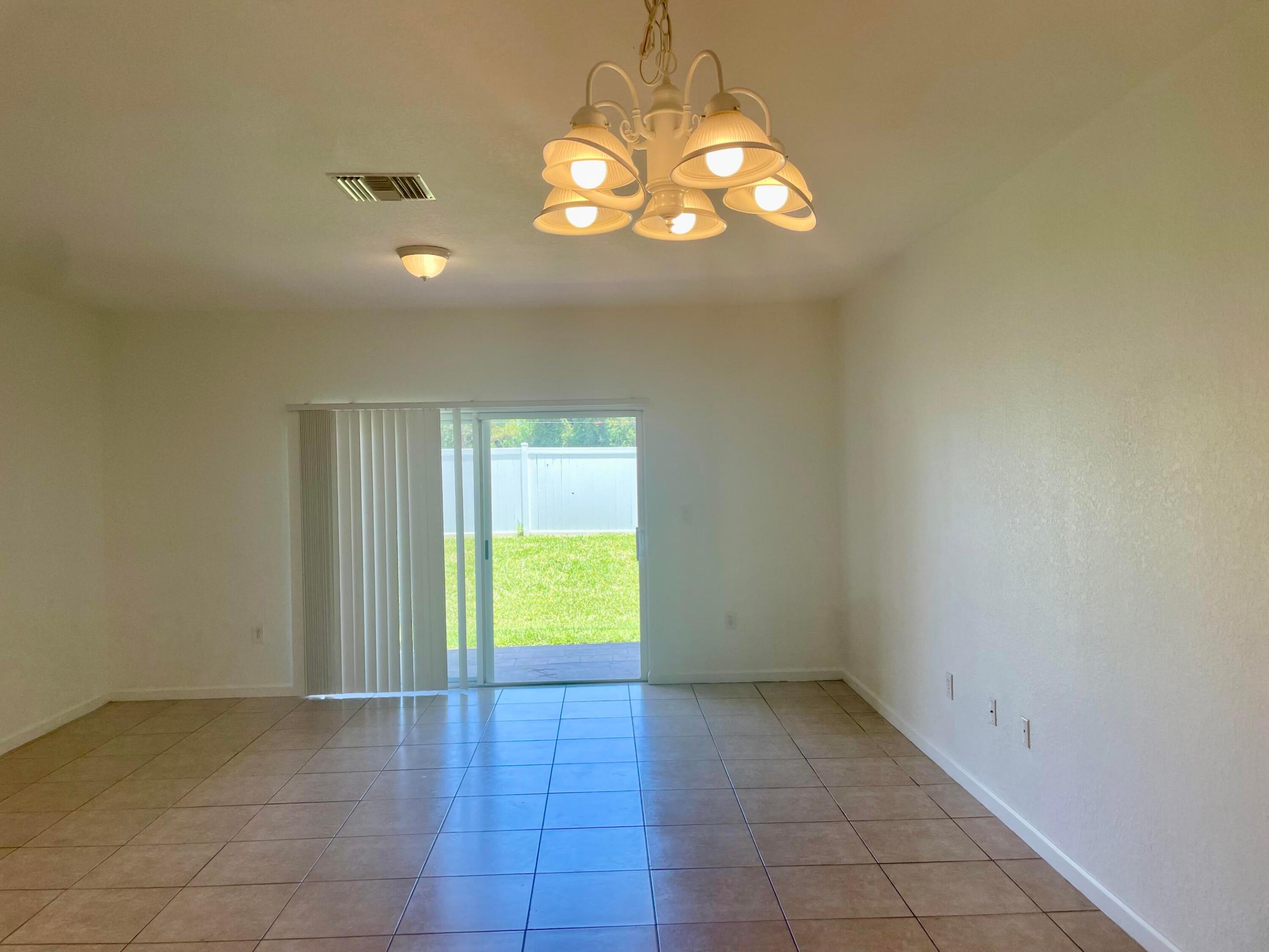 5187 Se Mariner Garden Circle Property Photo 5