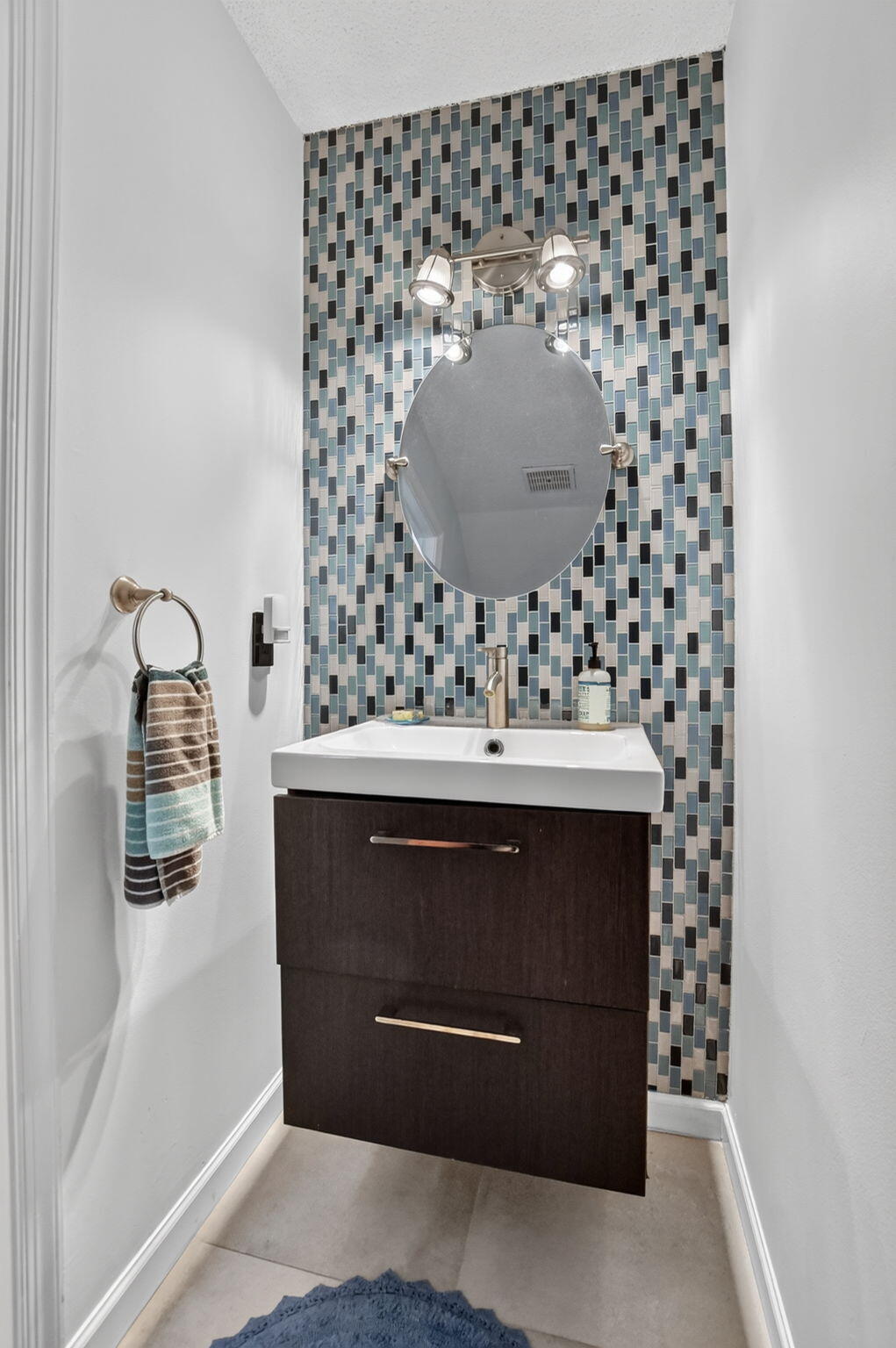 2260 Discovery Circle W Property Photo 7