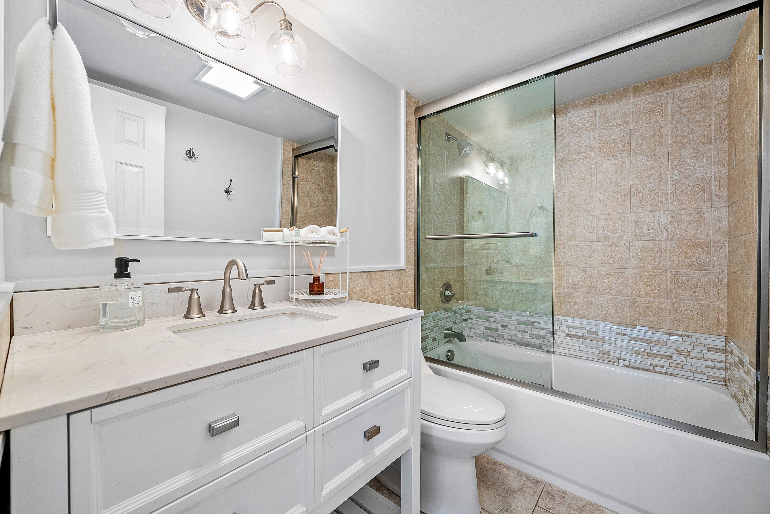 621 E Woolbright Road B407 Property Photo 15