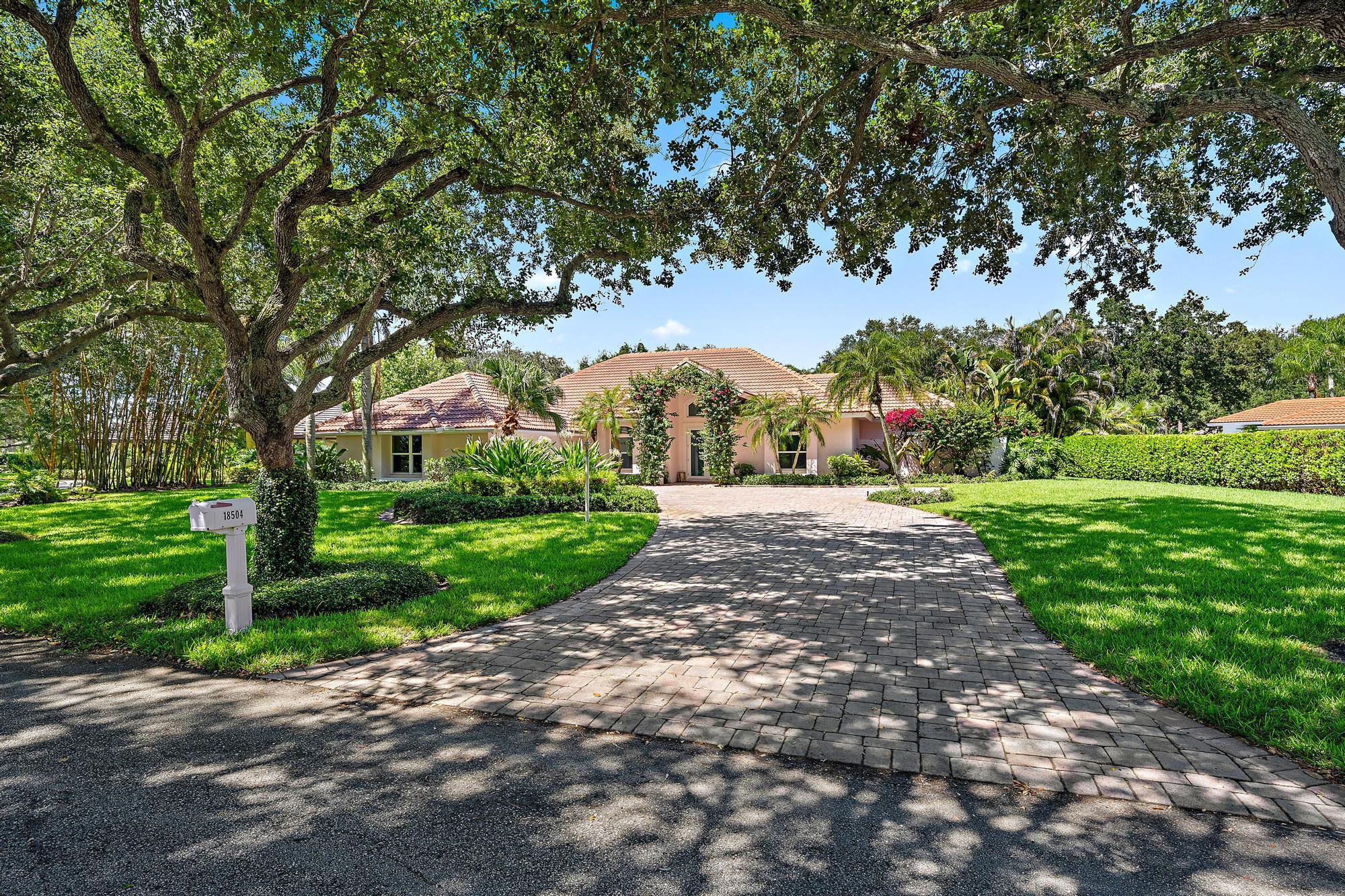 18504 SE Heritage Oaks Lane Property Photo 1