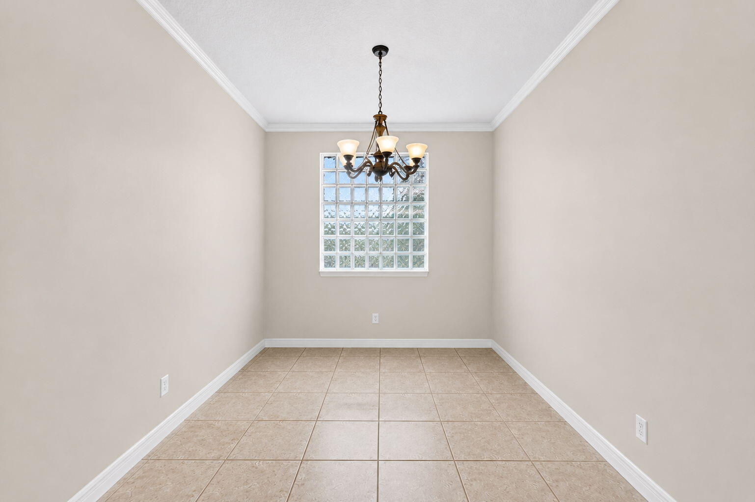 7541 Downwinds Lane Property Photo 6