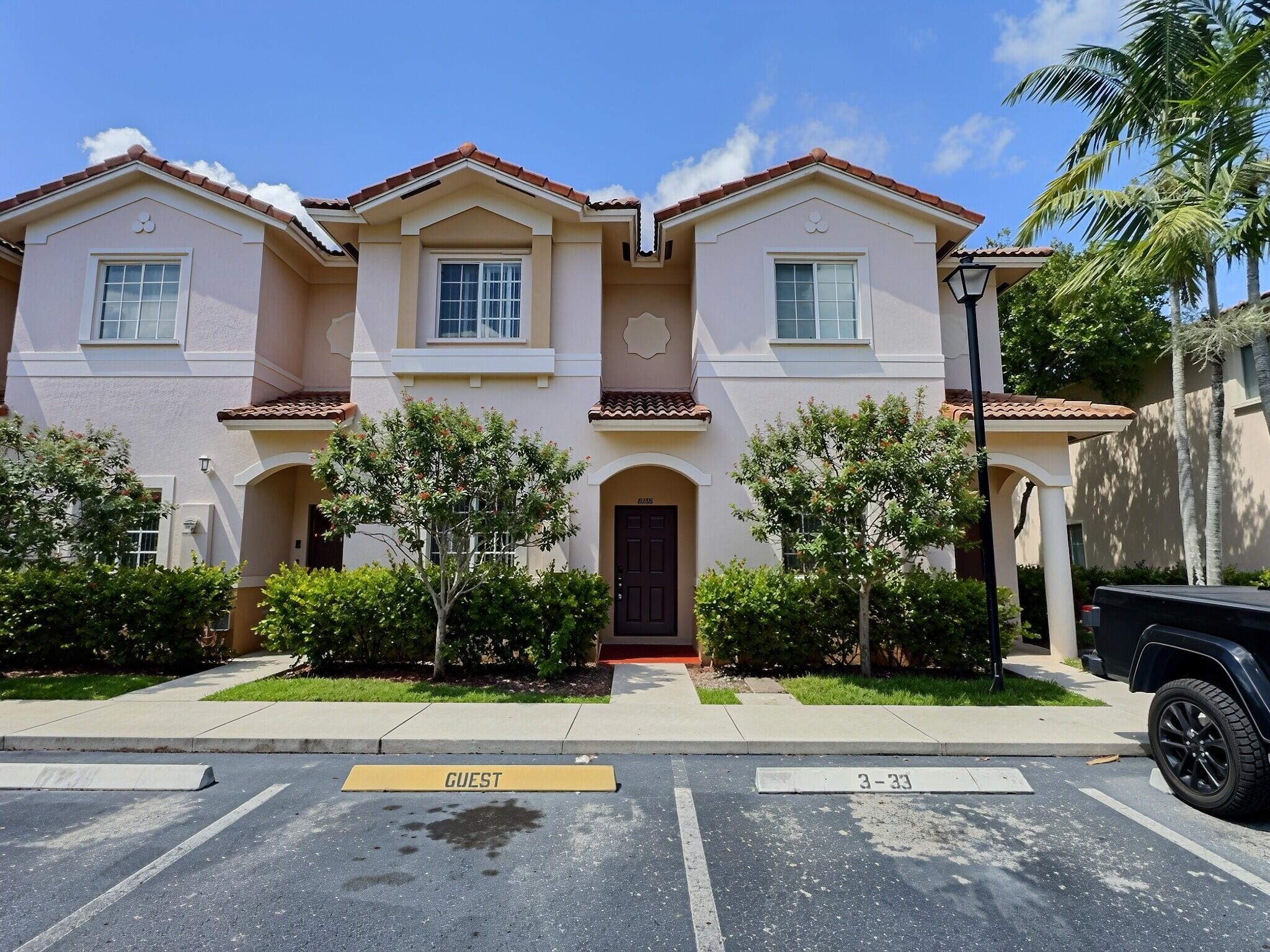8833 S ISLES Circle 8833 Property Photo 1