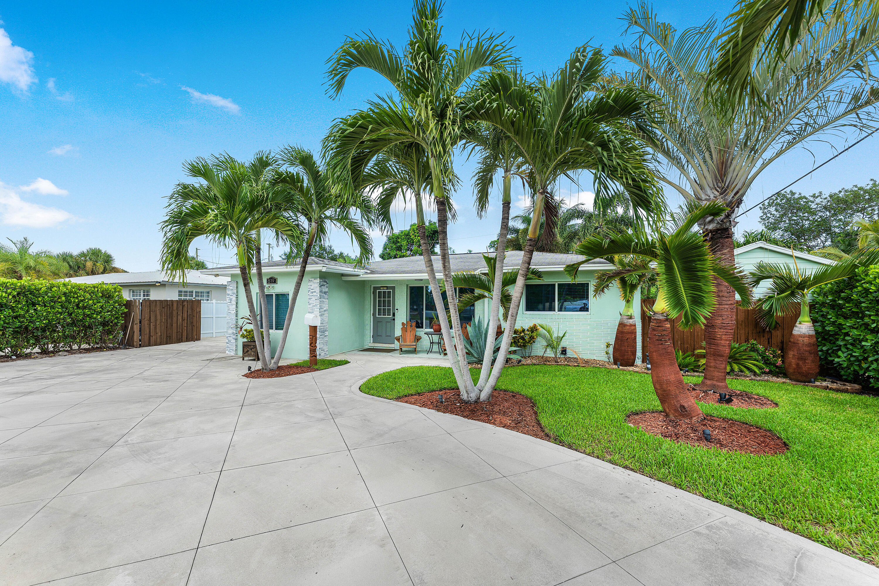 819 6th Street Property Photo 1