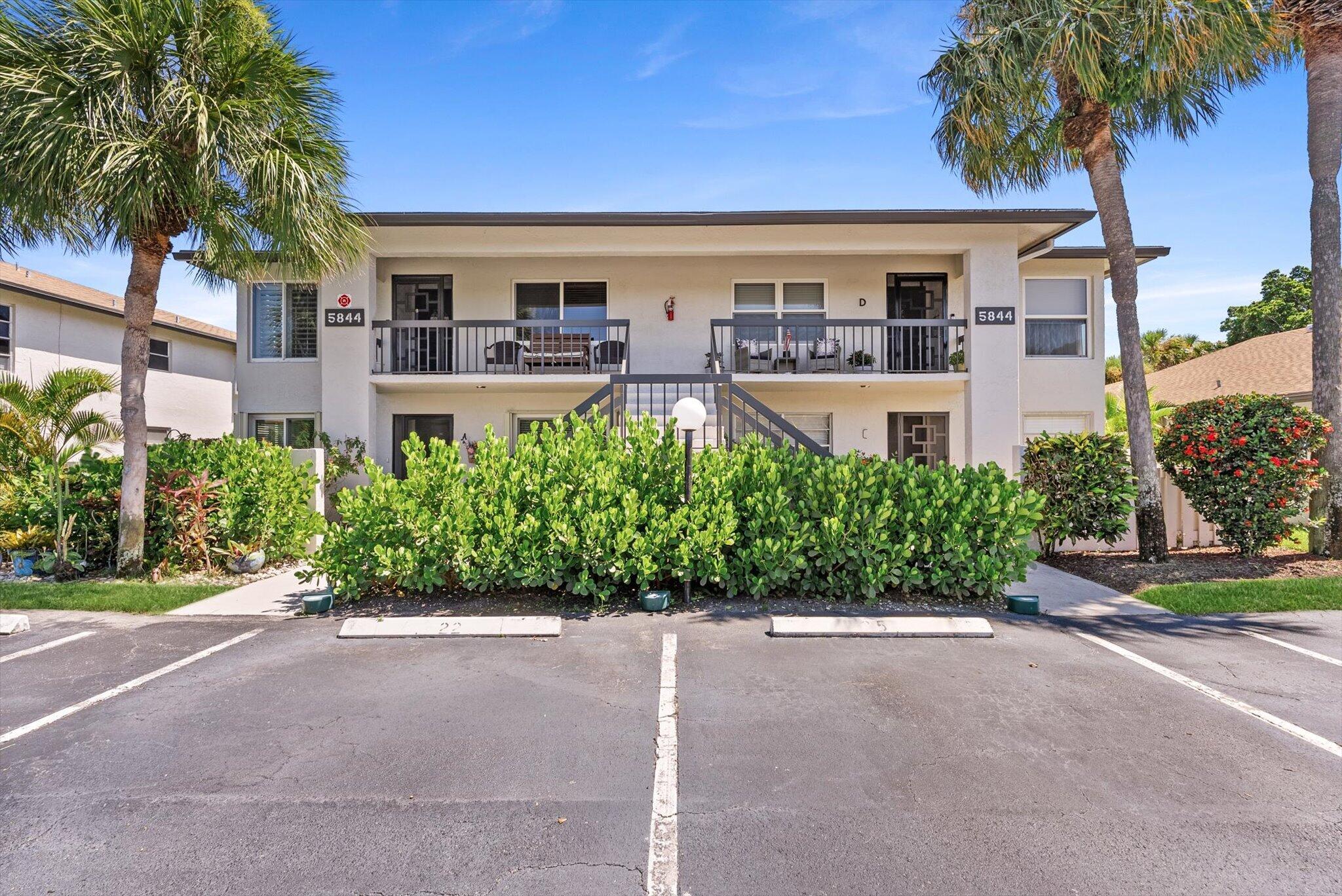 5844 Areca Palm Court Unit B Property Photo 1