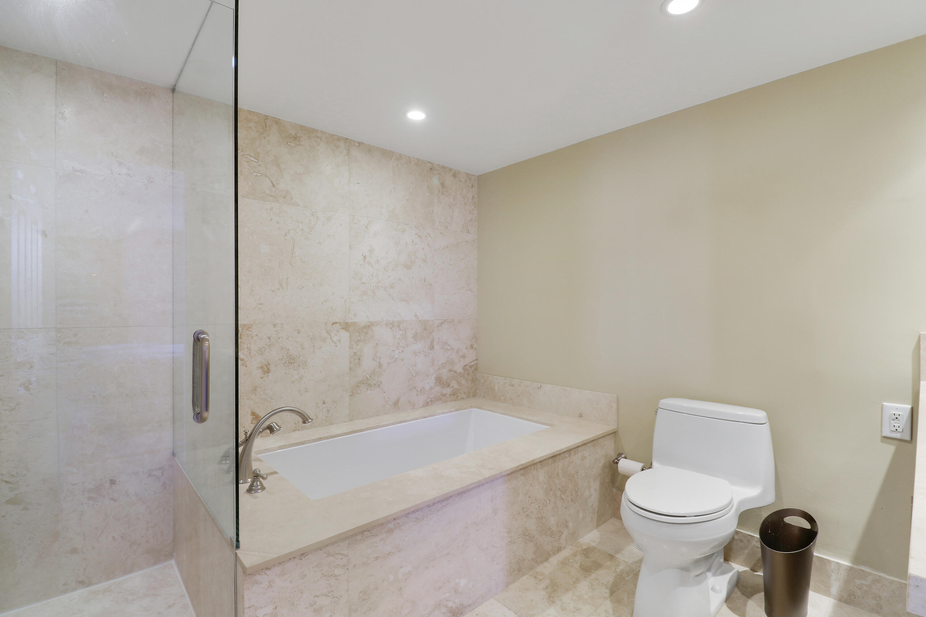 5510 N Ocean Drive 4c Property Photo 19