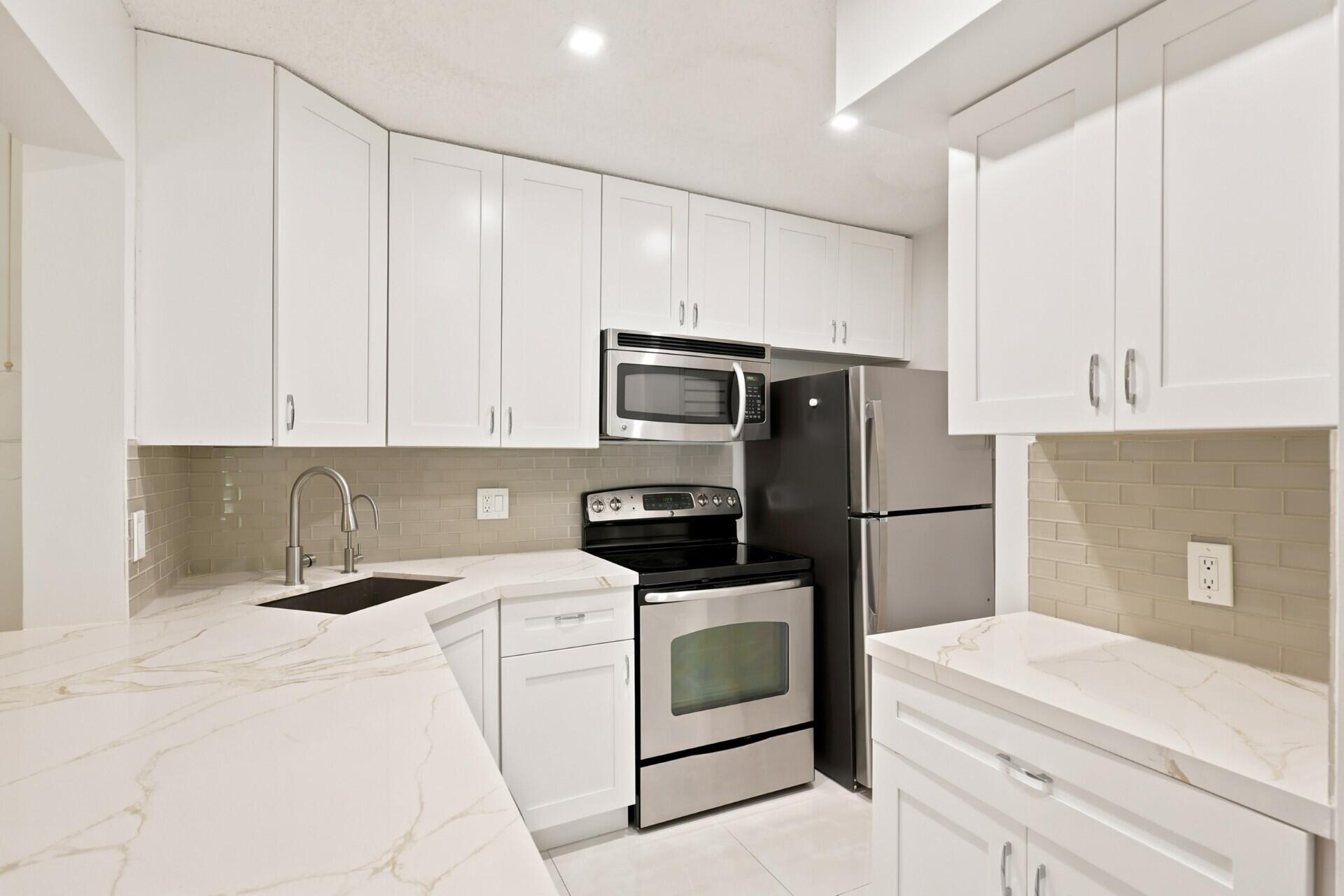 609 Sea Pine Way F2 Property Photo 1