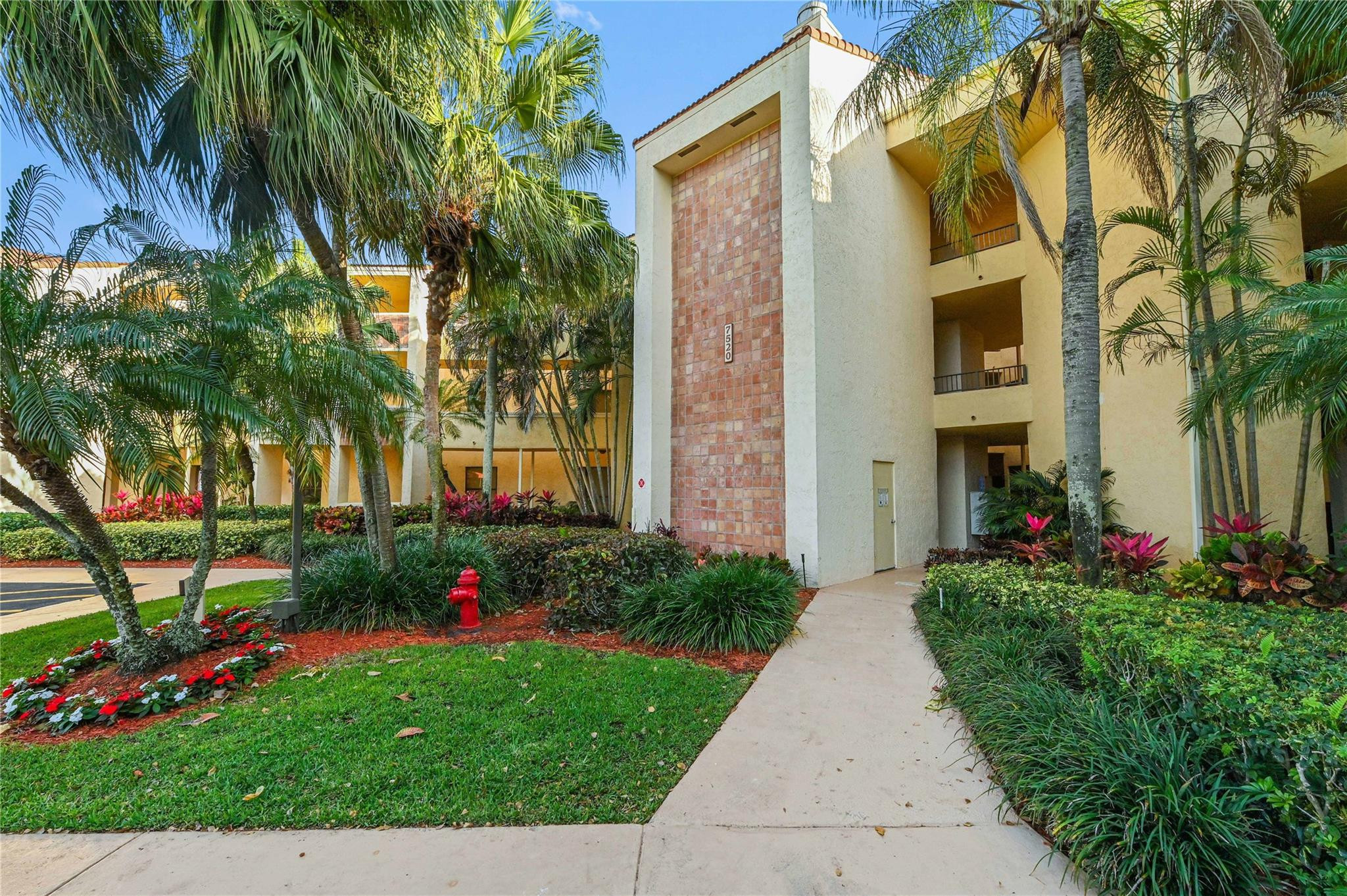 7520 La Paz Boulevard 306 Property Photo 2