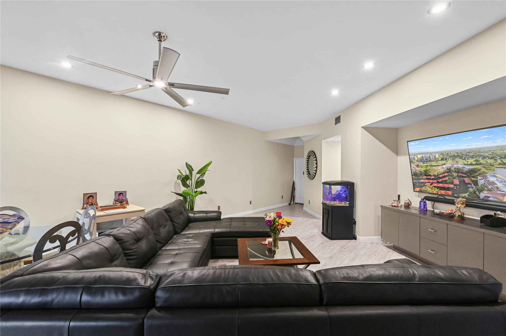 7520 La Paz Boulevard 306 Property Photo 8