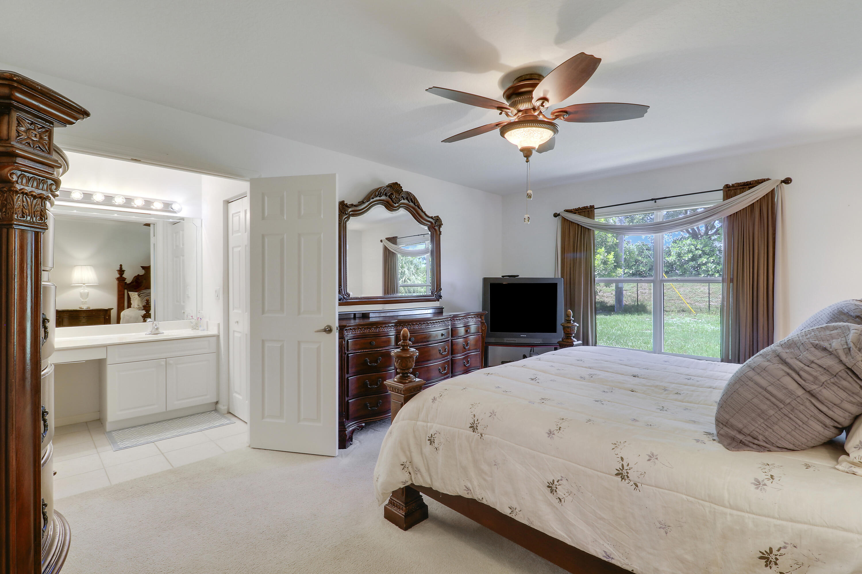 1049 Sw Janette Avenue Property Photo 1