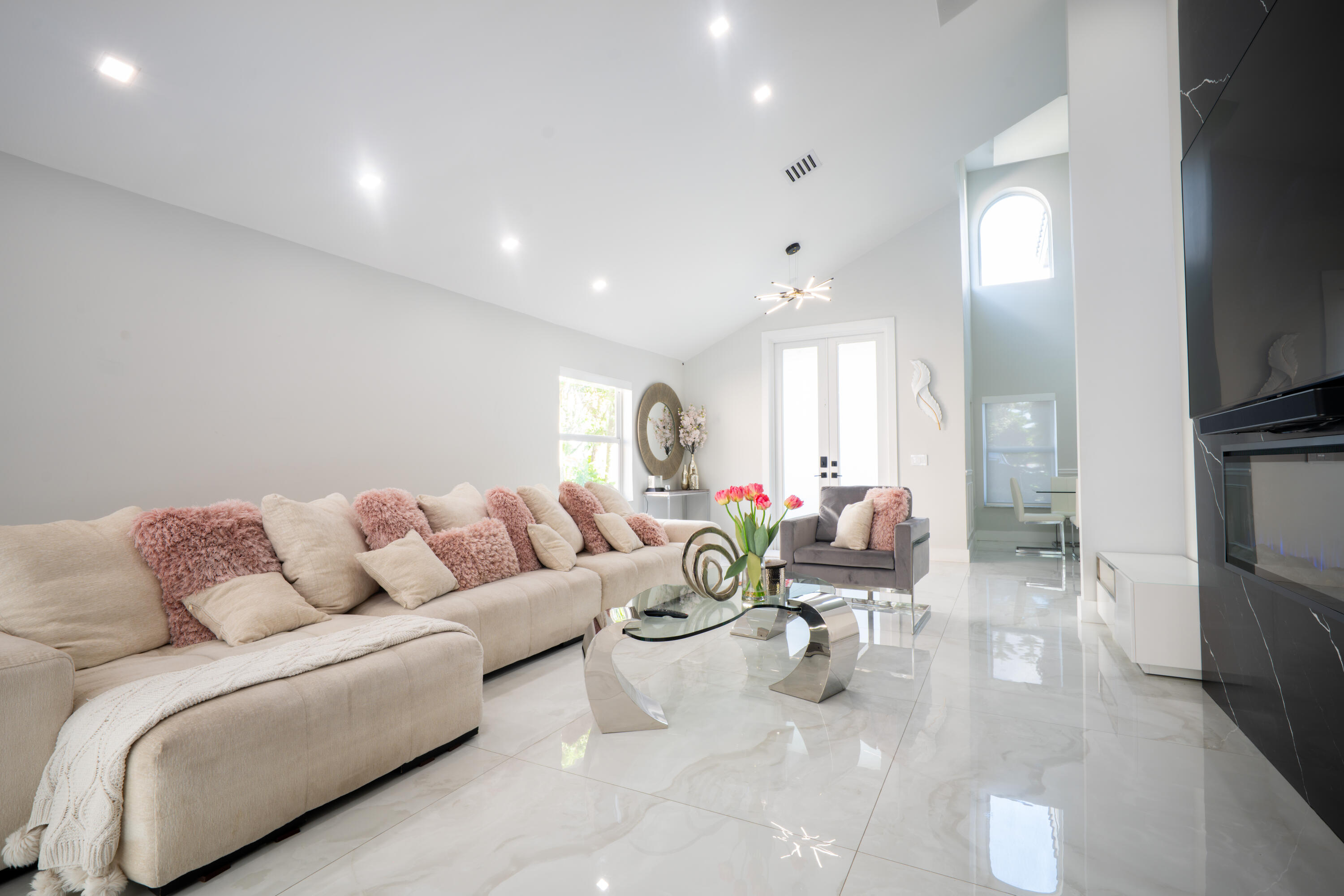 10438 Buena Ventura Drive Property Photo 5