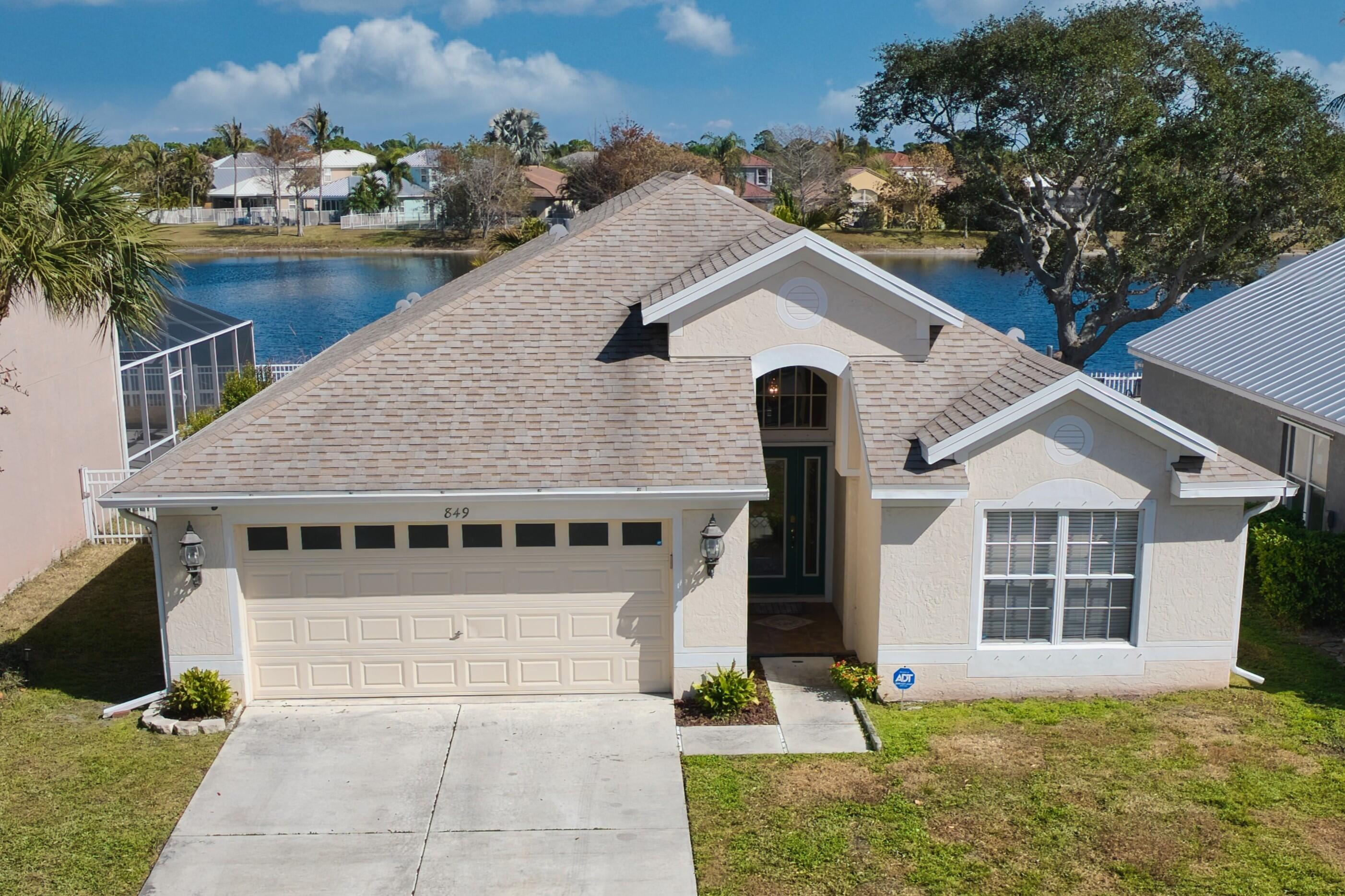 849 Nw Waterlily Place Property Photo 2