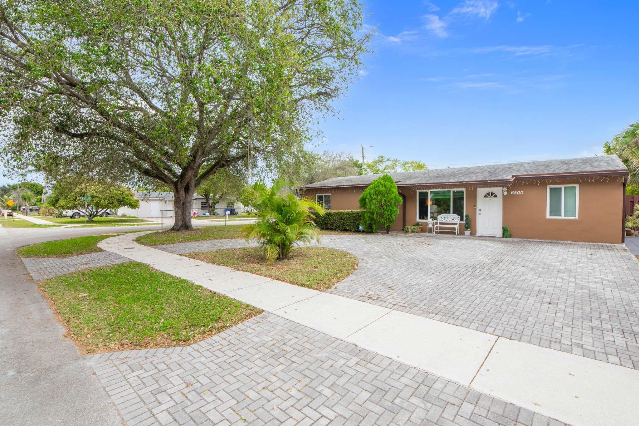 6500 Sw 16th Court Property Photo 1