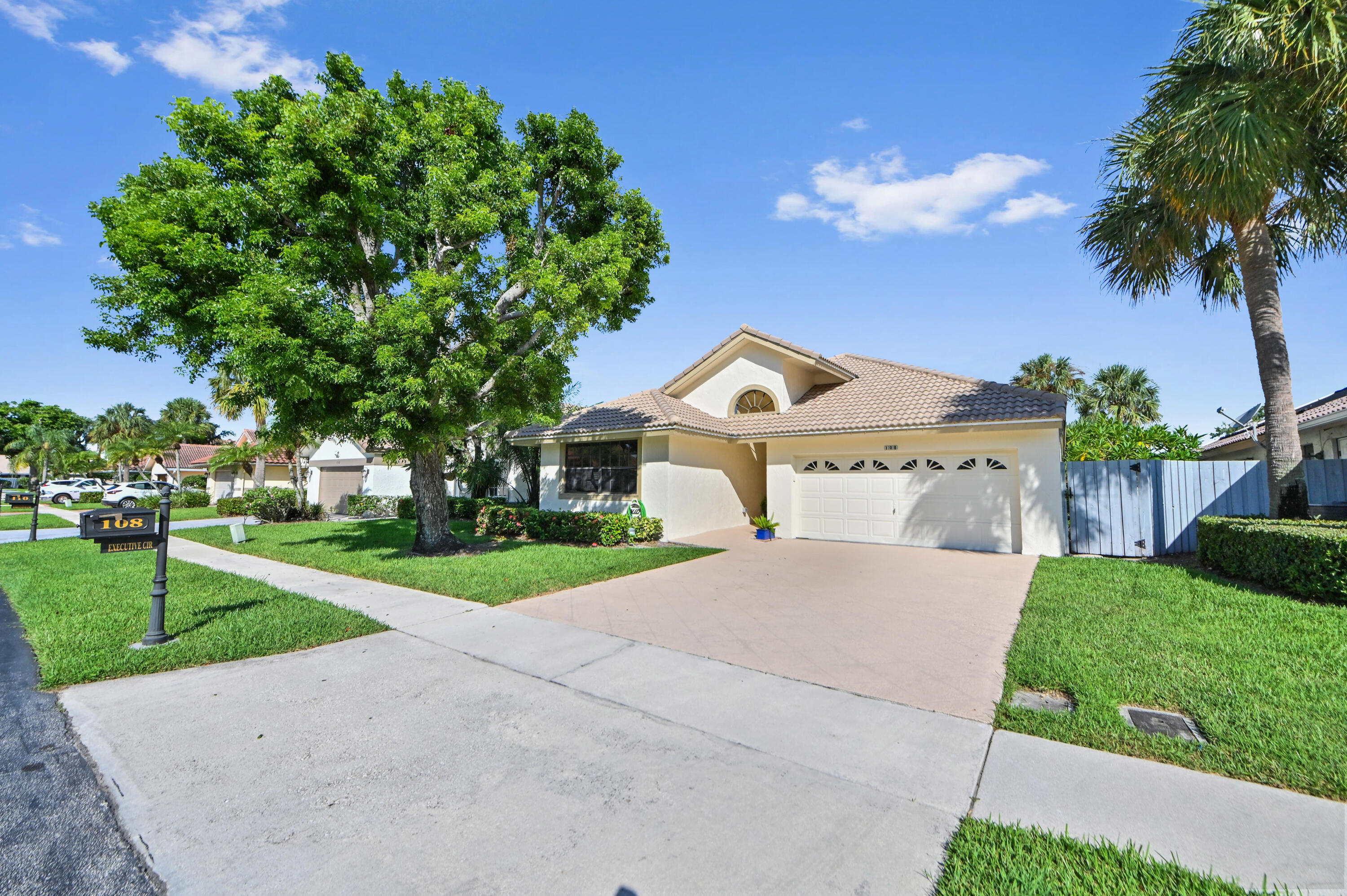 108 Executive Circle Property Photo 1