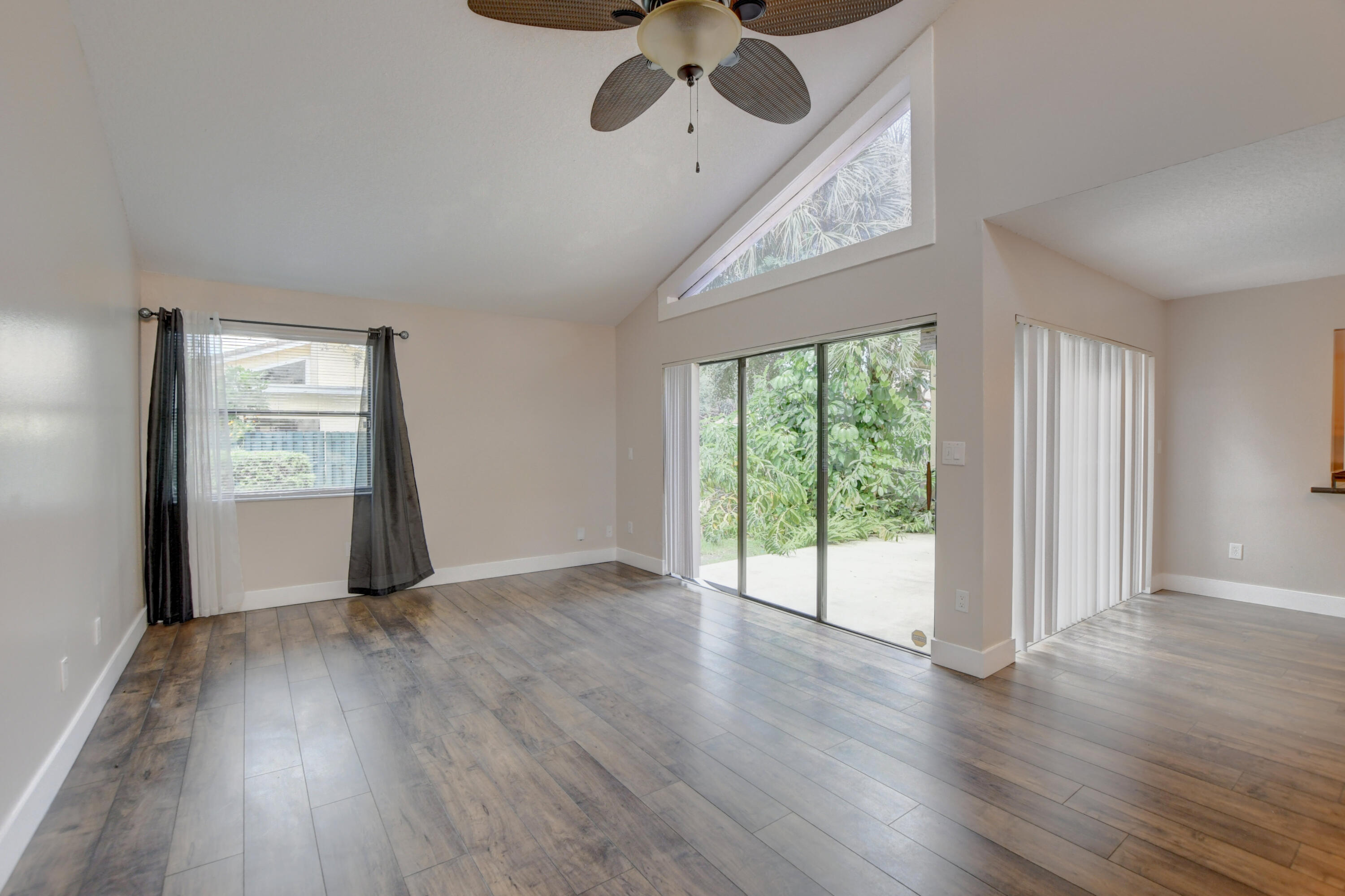 6165 Belleza Lane Property Photo 4
