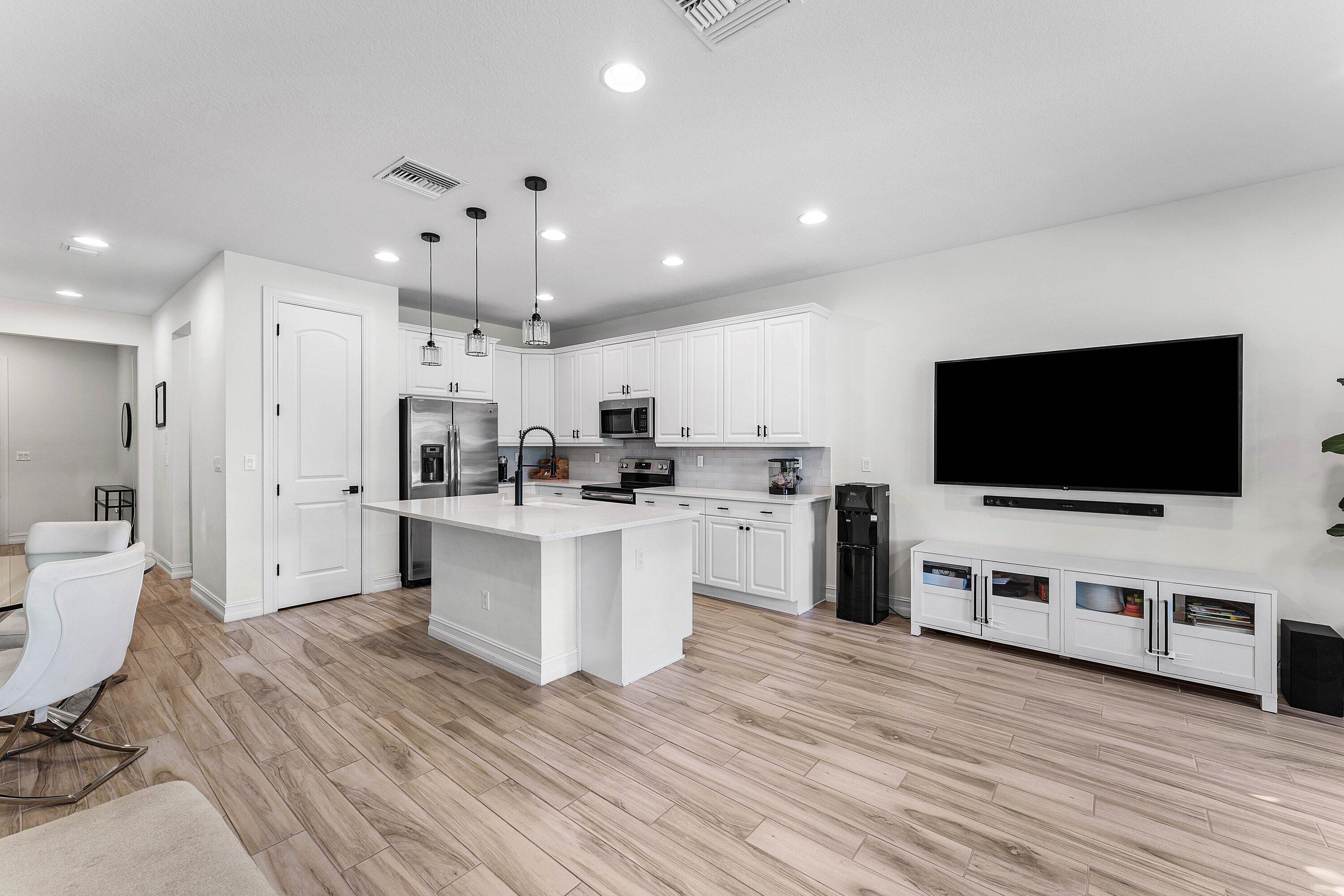 10175 Akenside Drive Property Photo 4