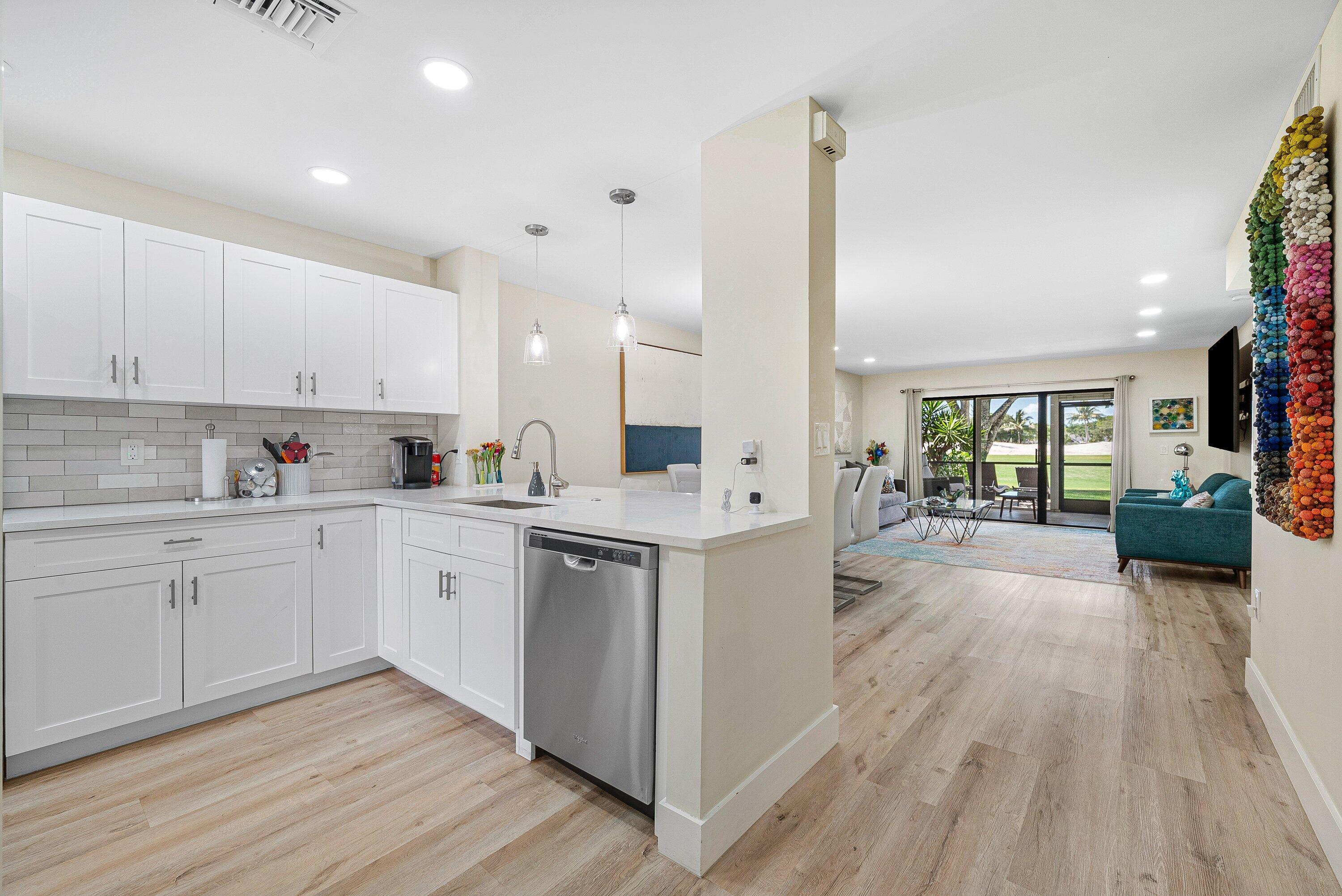 17 Southport Lane E Property Photo 1