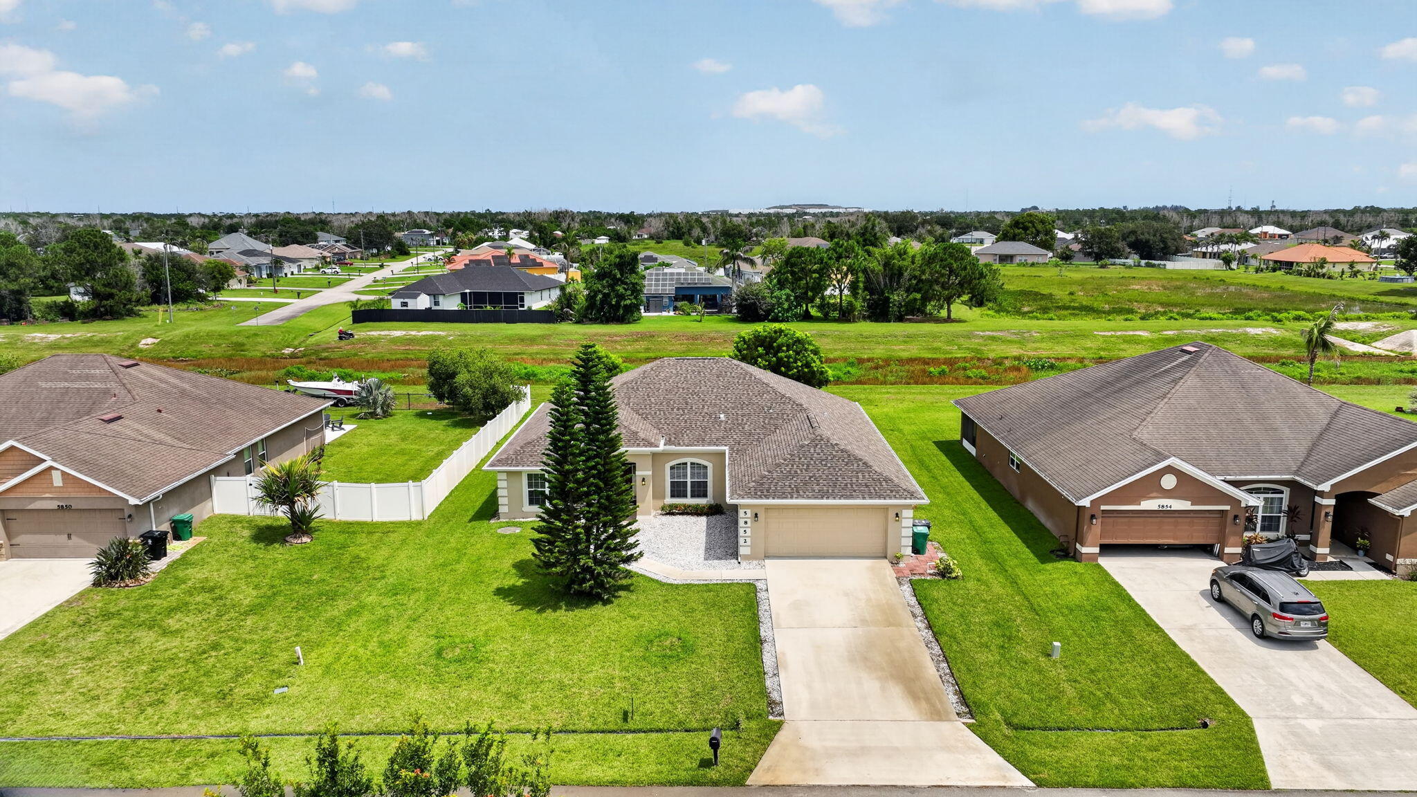 5852 NW Ethel Court Property Photo 1