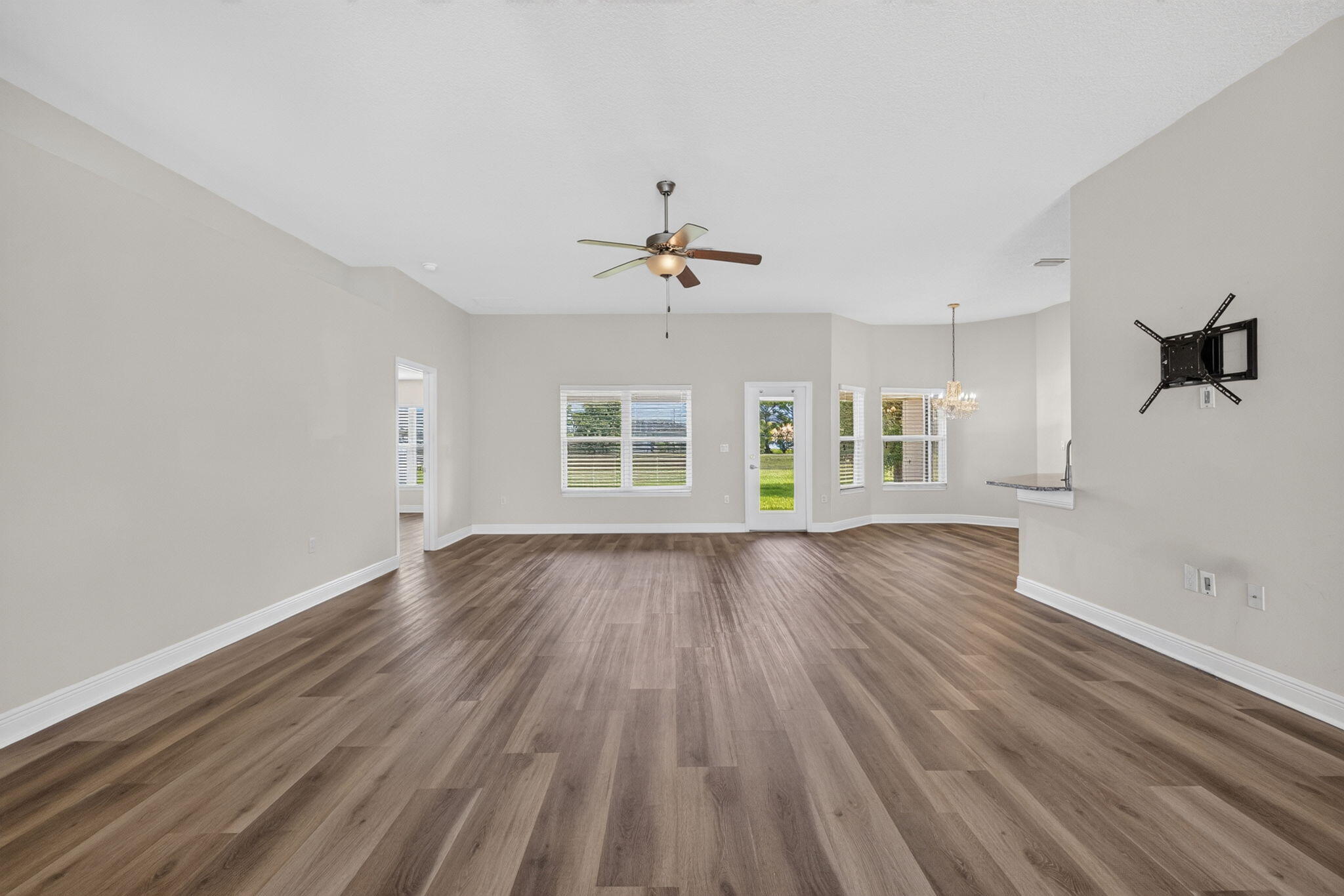 5852 Nw Ethel Court Property Photo 4
