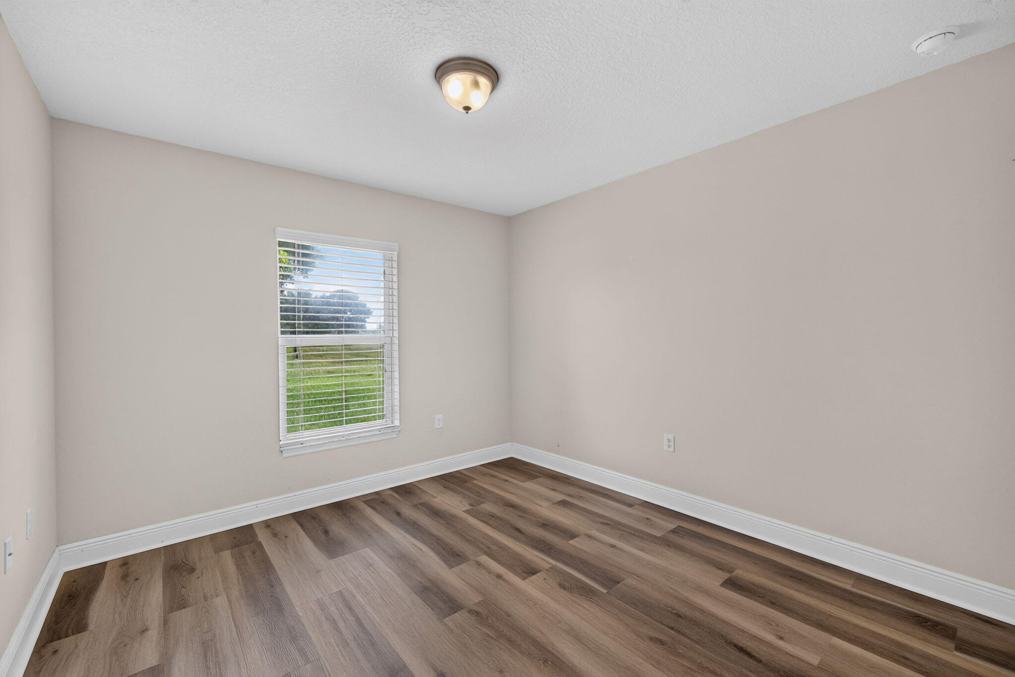 5852 Nw Ethel Court Property Photo 18