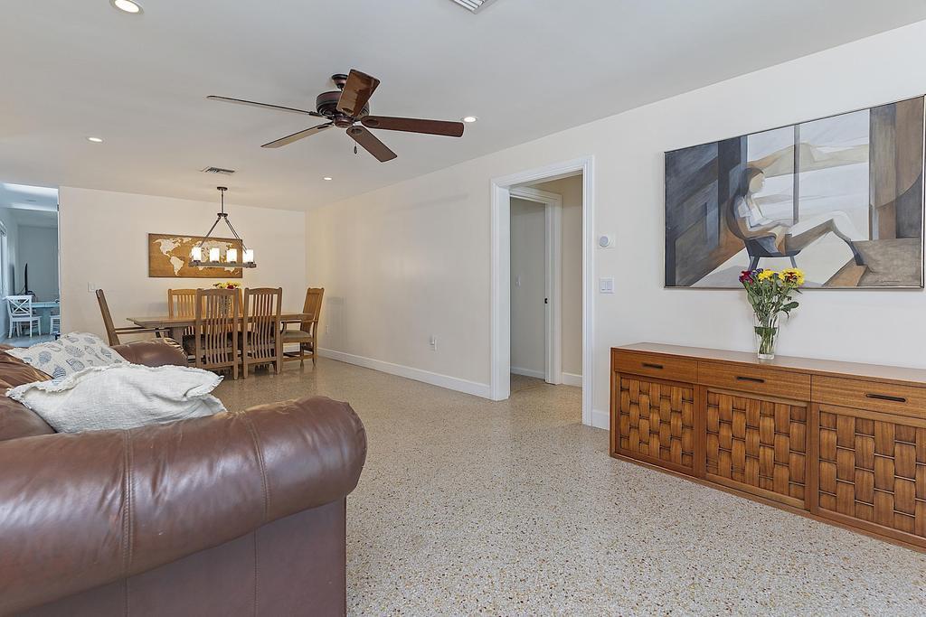1106 N Lakeside Drive Property Photo 5