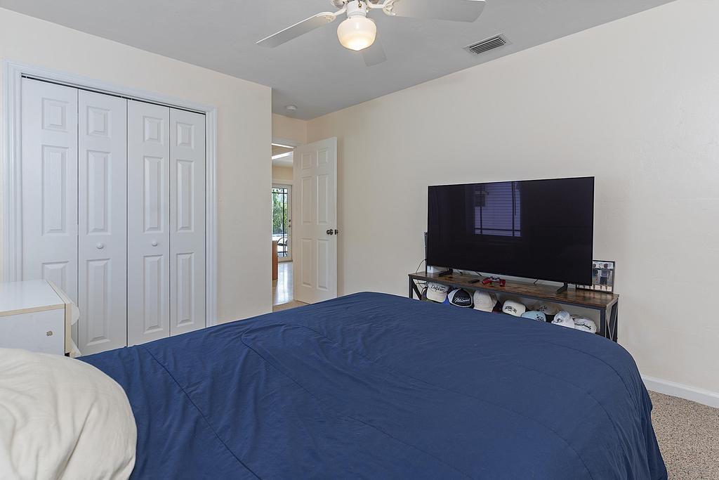 1106 N Lakeside Drive Property Photo 10
