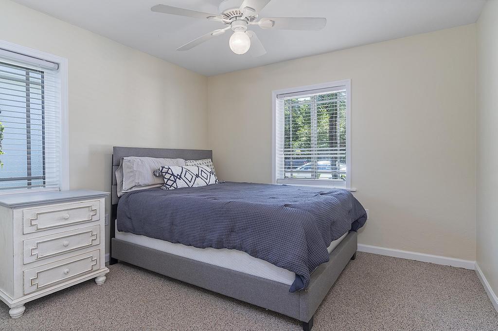 1106 N Lakeside Drive Property Photo 14