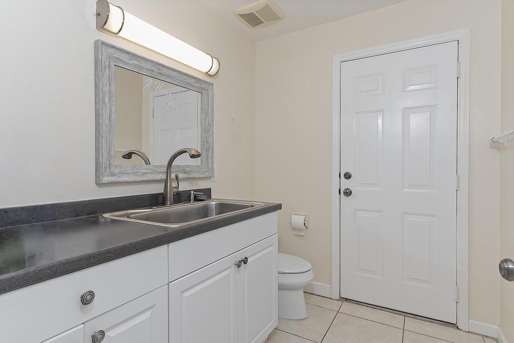 1106 N Lakeside Drive Property Photo 17