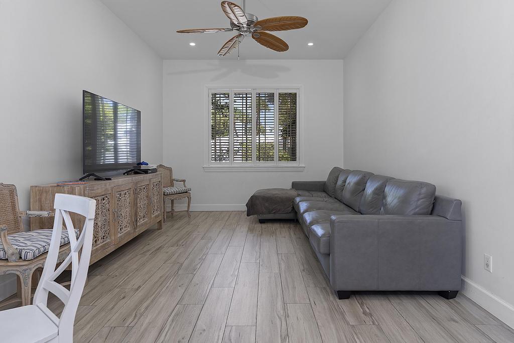 1106 N Lakeside Drive Property Photo 26