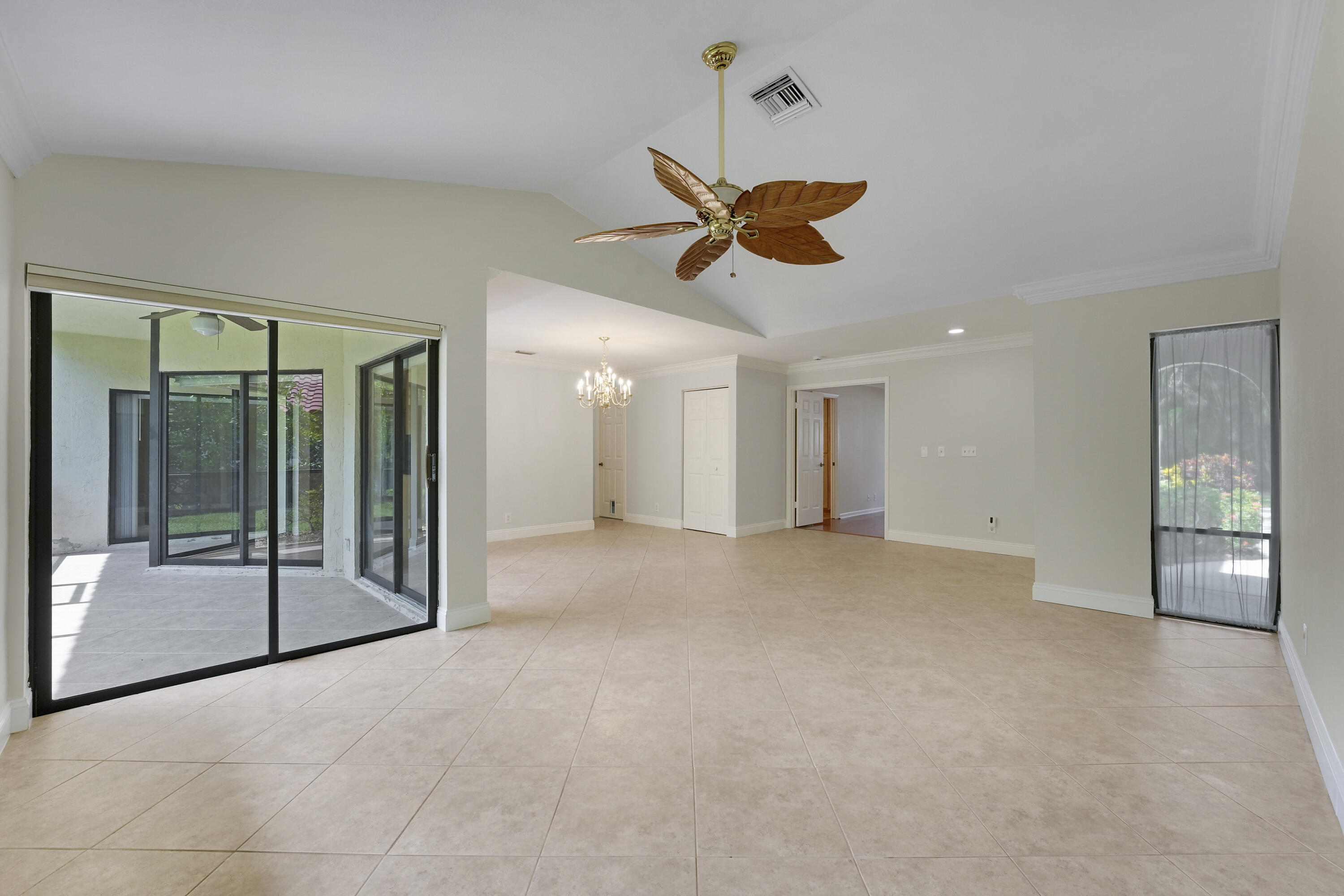 13 Lexington Lane E A Property Photo 5