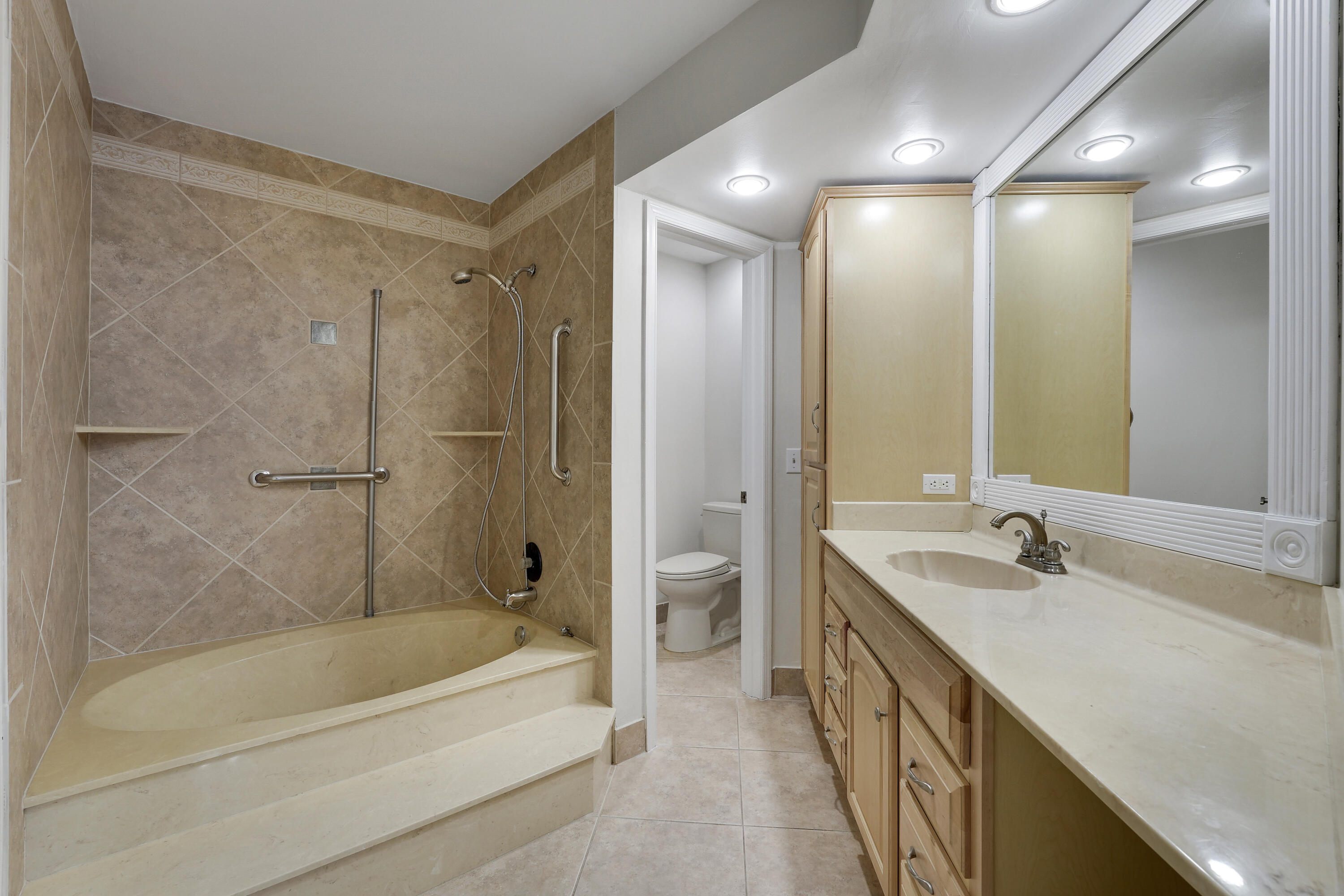 13 Lexington Lane E A Property Photo 14