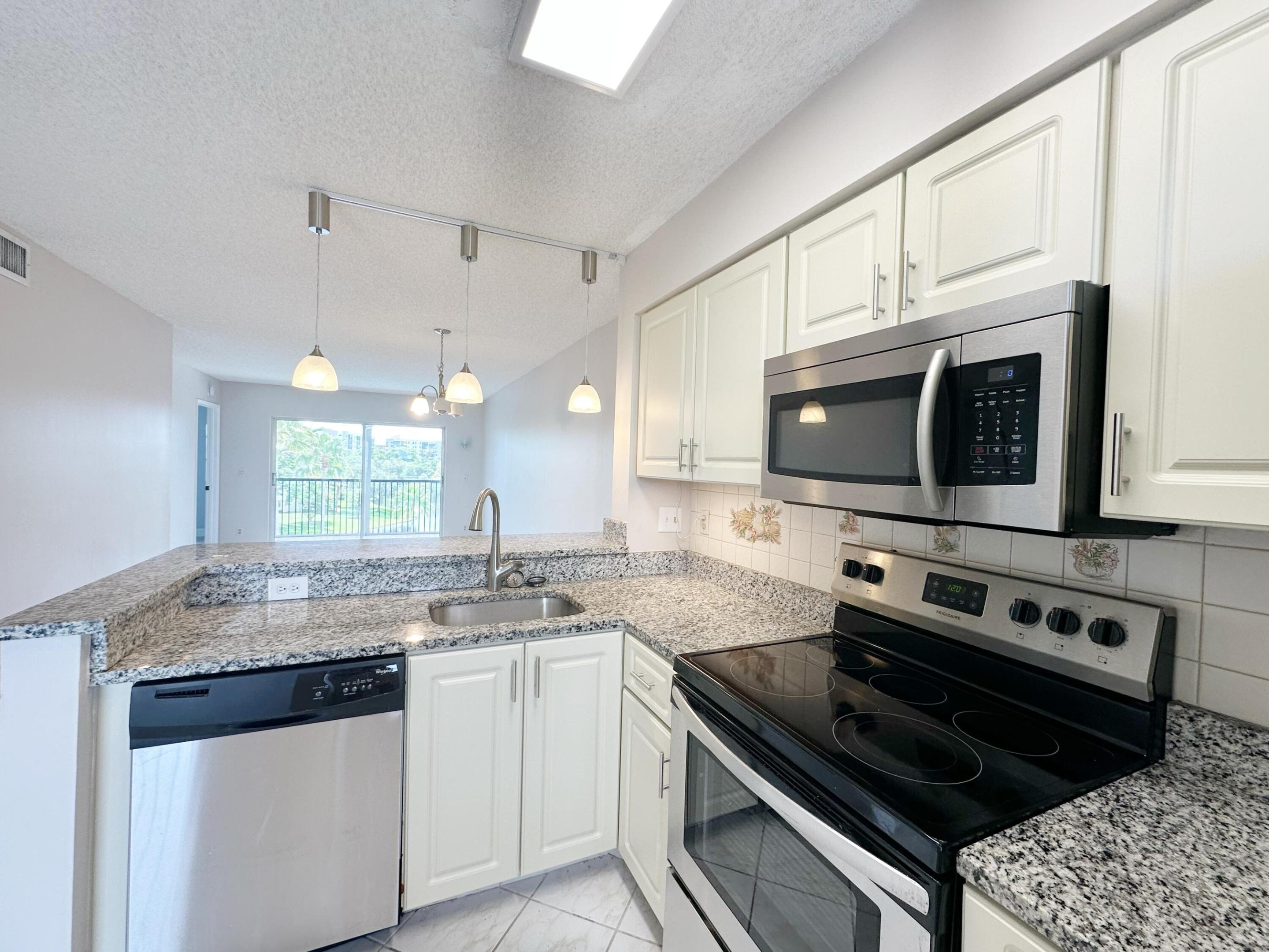 2220 N CYPRESS BEND Drive 503 Property Photo 1