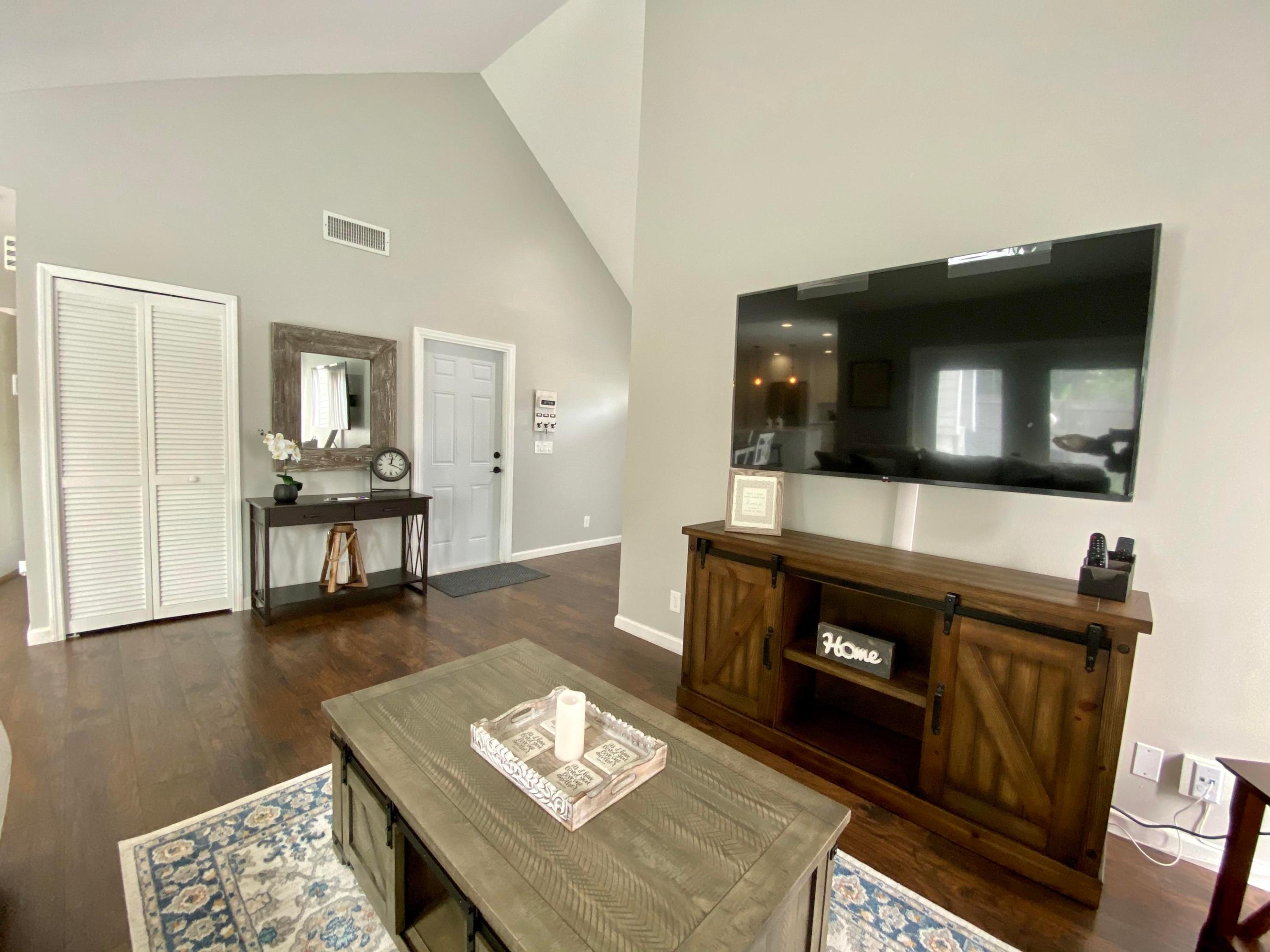 453 Park Forest Way Property Photo 2