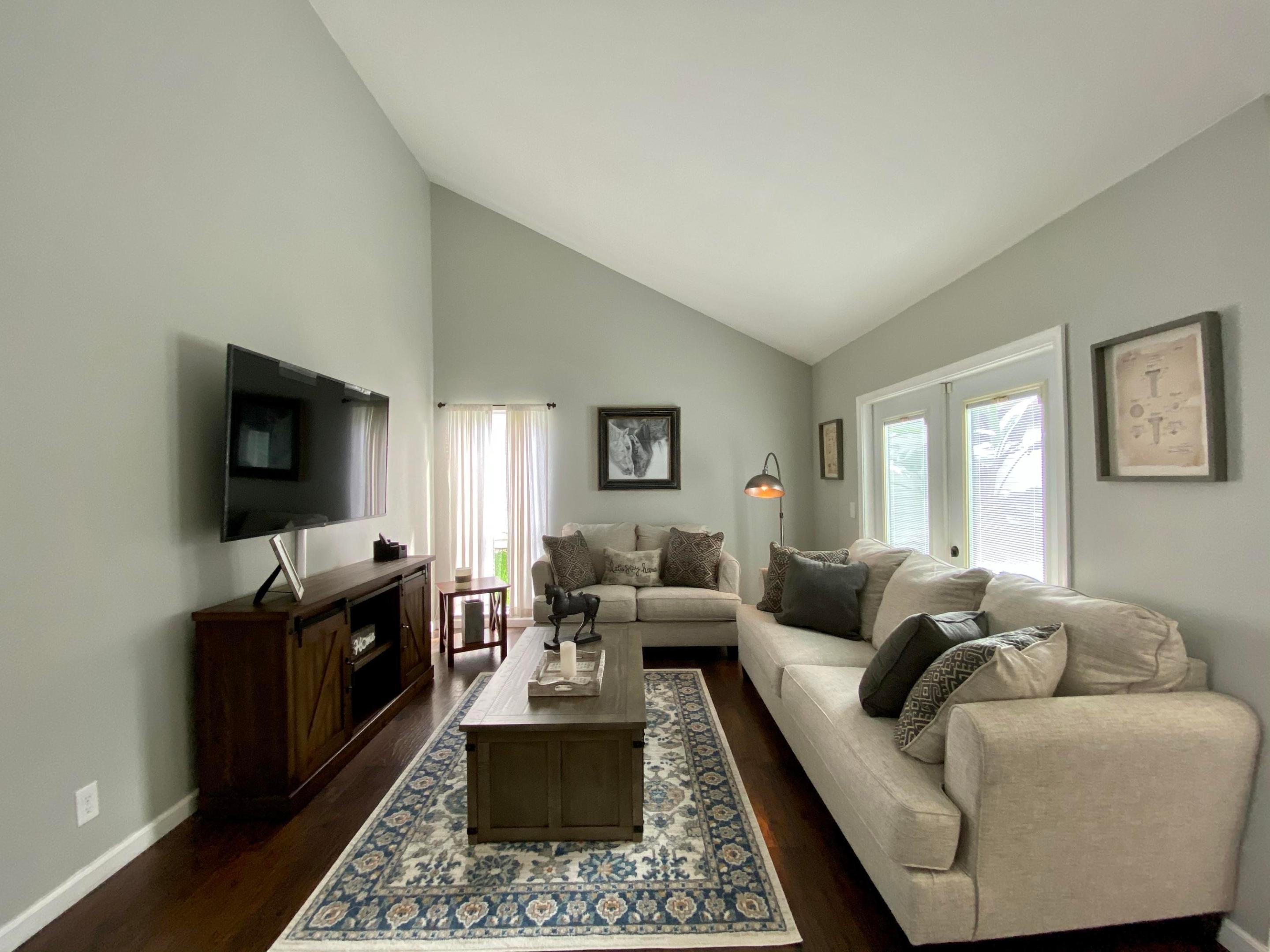 453 Park Forest Way Property Photo 3