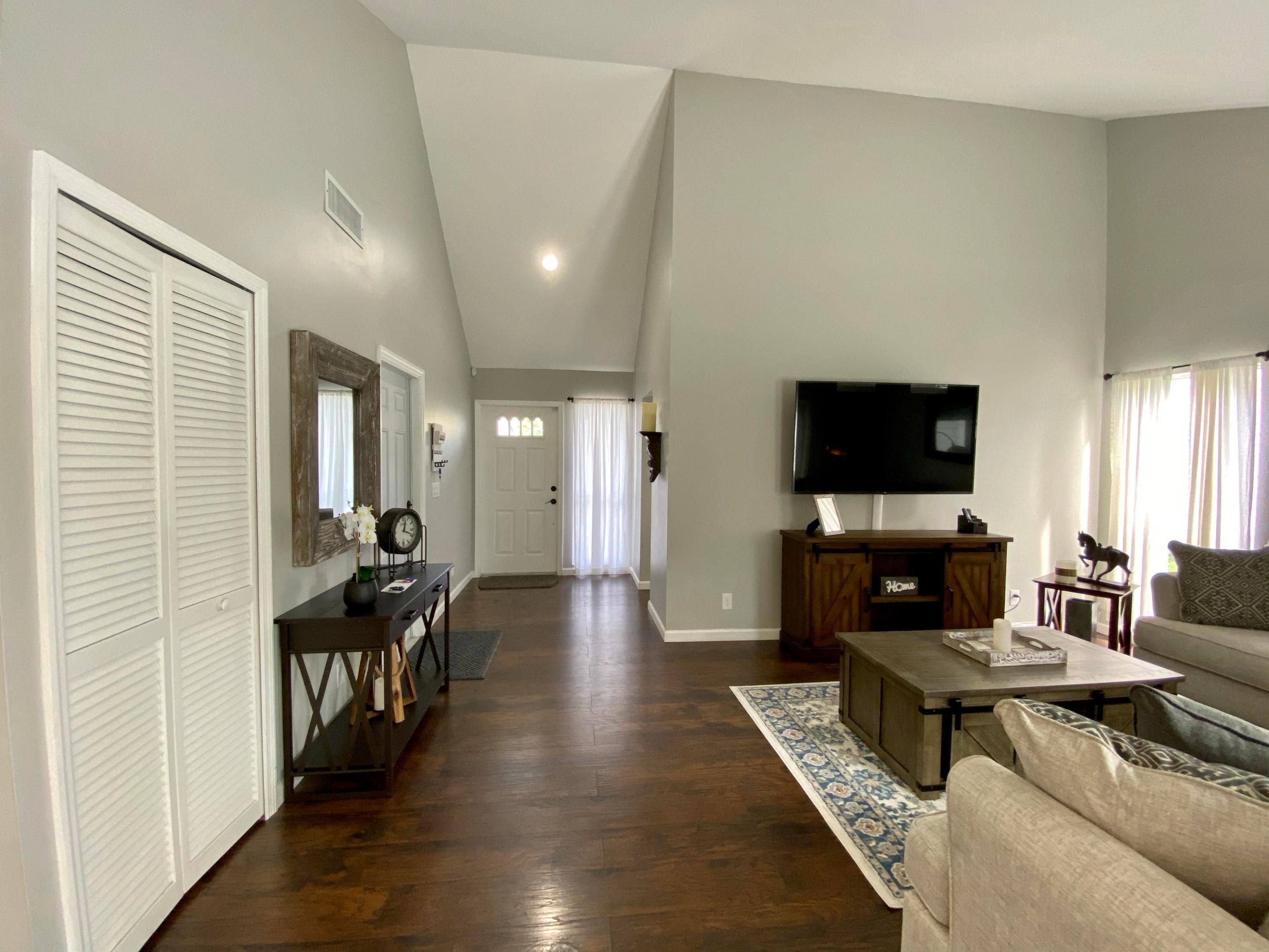 453 Park Forest Way Property Photo 4