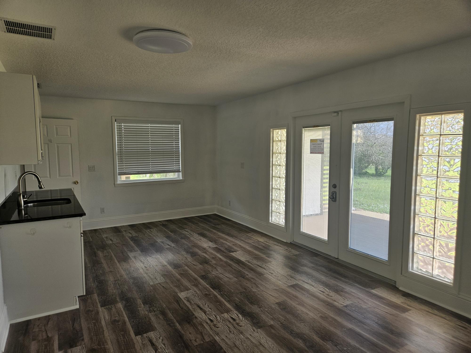 463 Nw Ravenswood Lane Property Photo 9