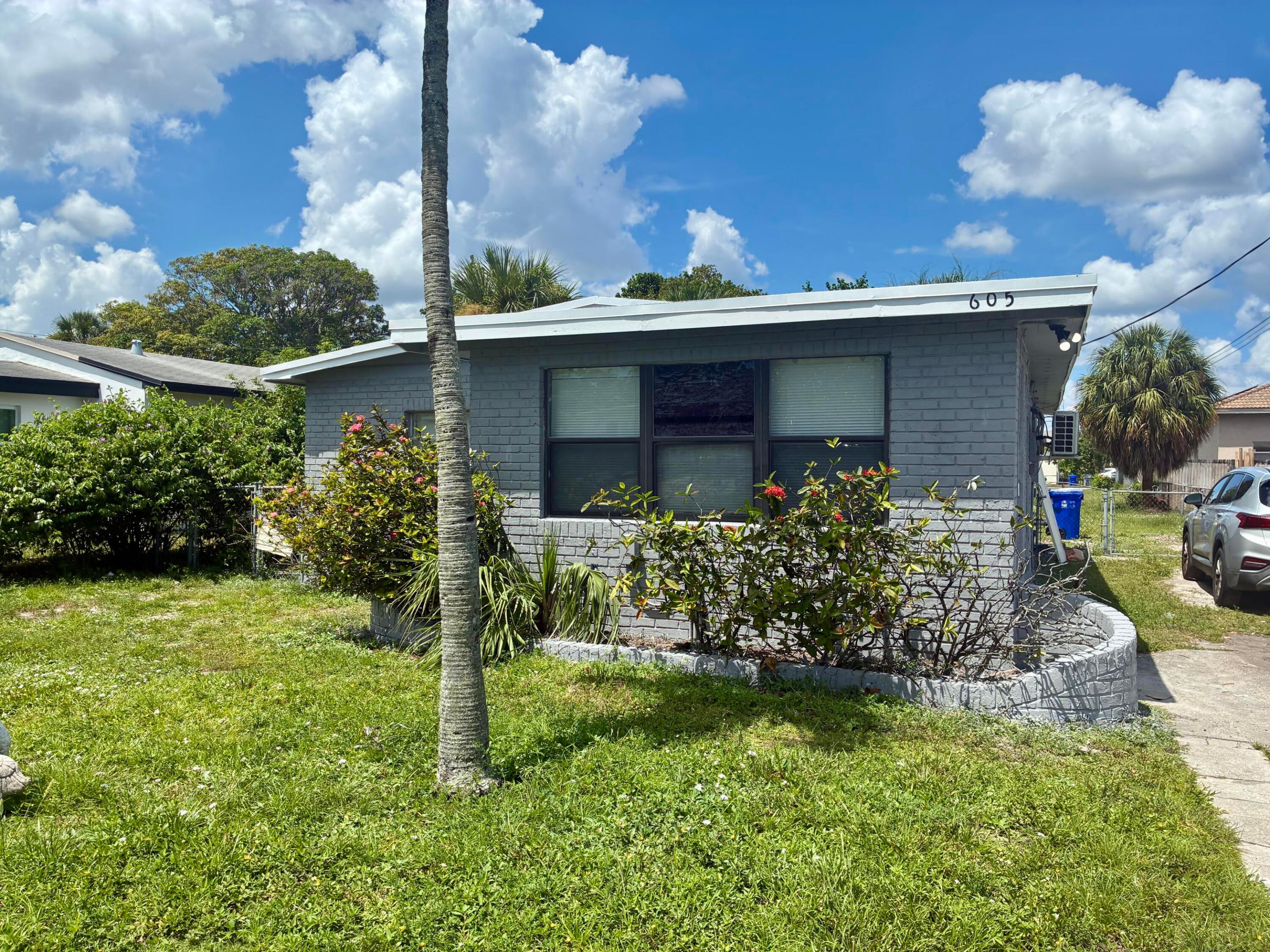 605 NW 9TH Avenue Property Photo 1