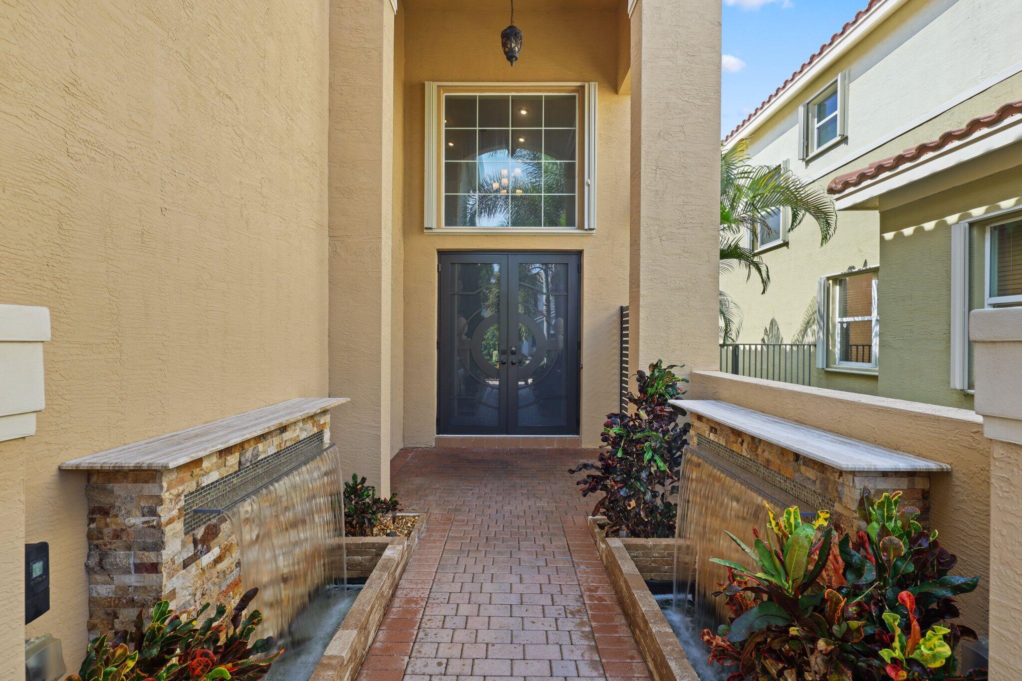 8160 Cantabria Falls Drive Property Photo 3