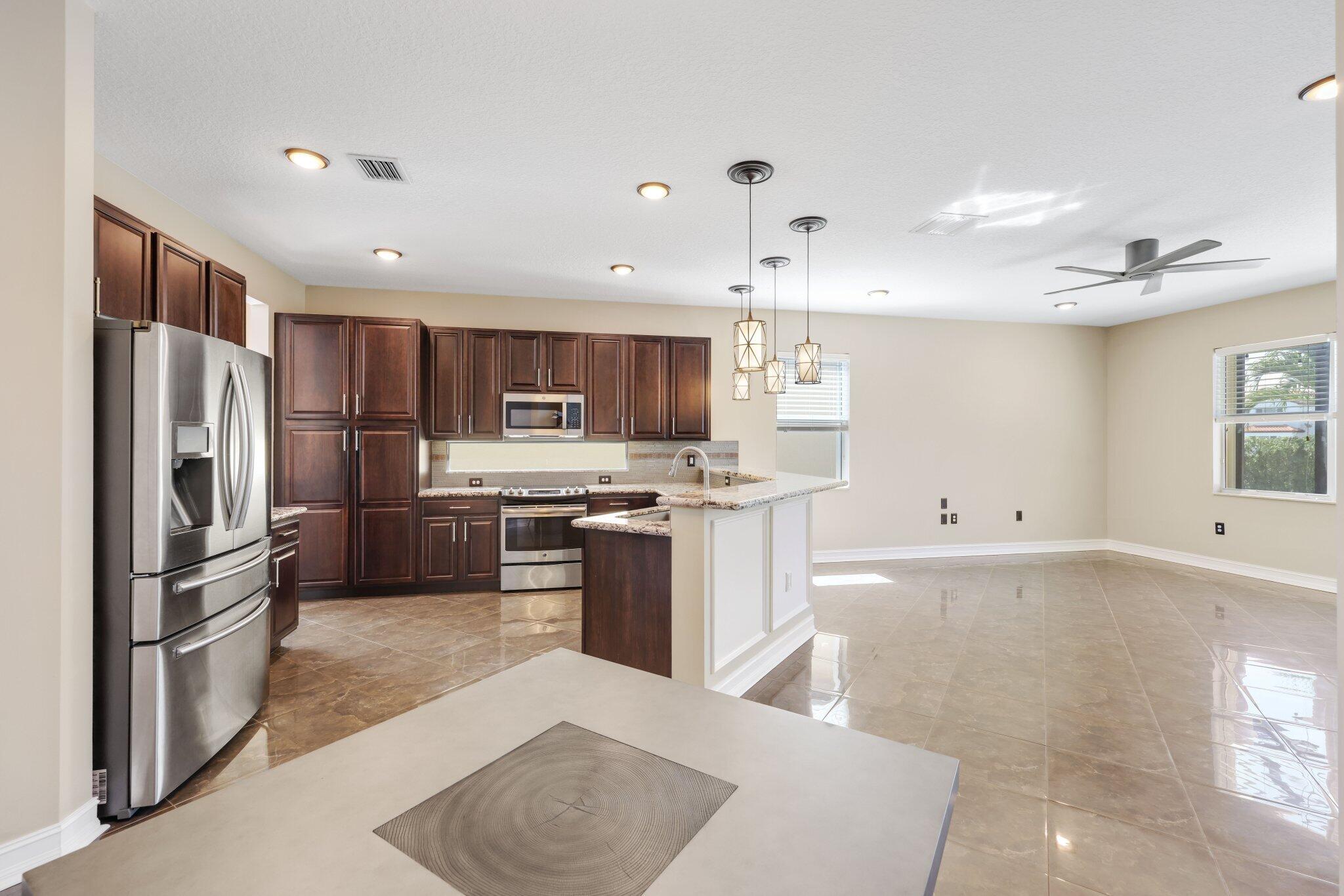 8160 Cantabria Falls Drive Property Photo 21
