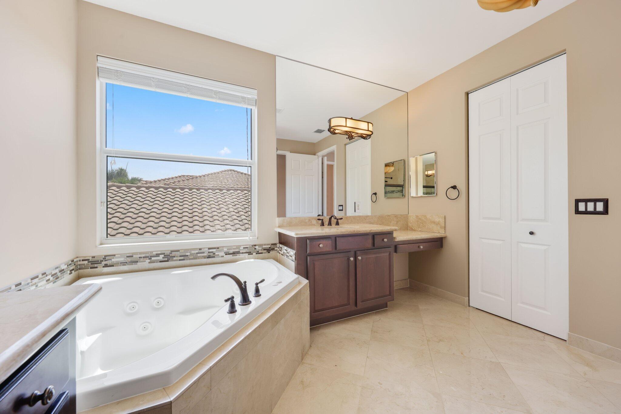 8160 Cantabria Falls Drive Property Photo 68