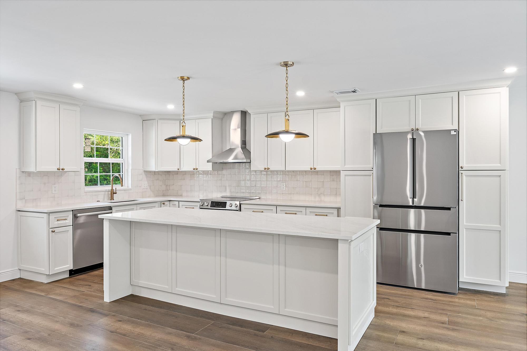 109 E Riverside Drive Property Photo 8